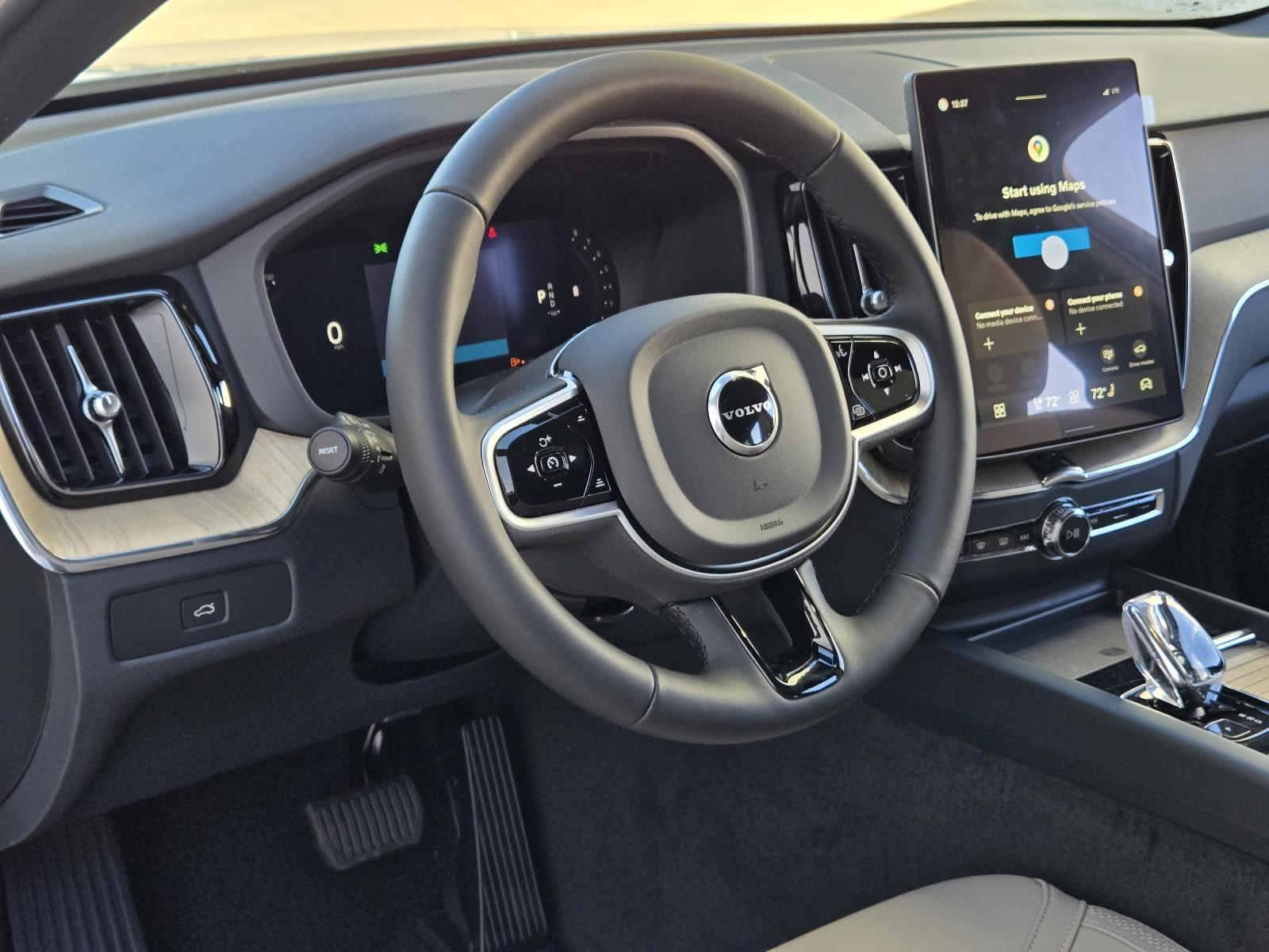2026 Volvo XC60 Plus - Photo 24