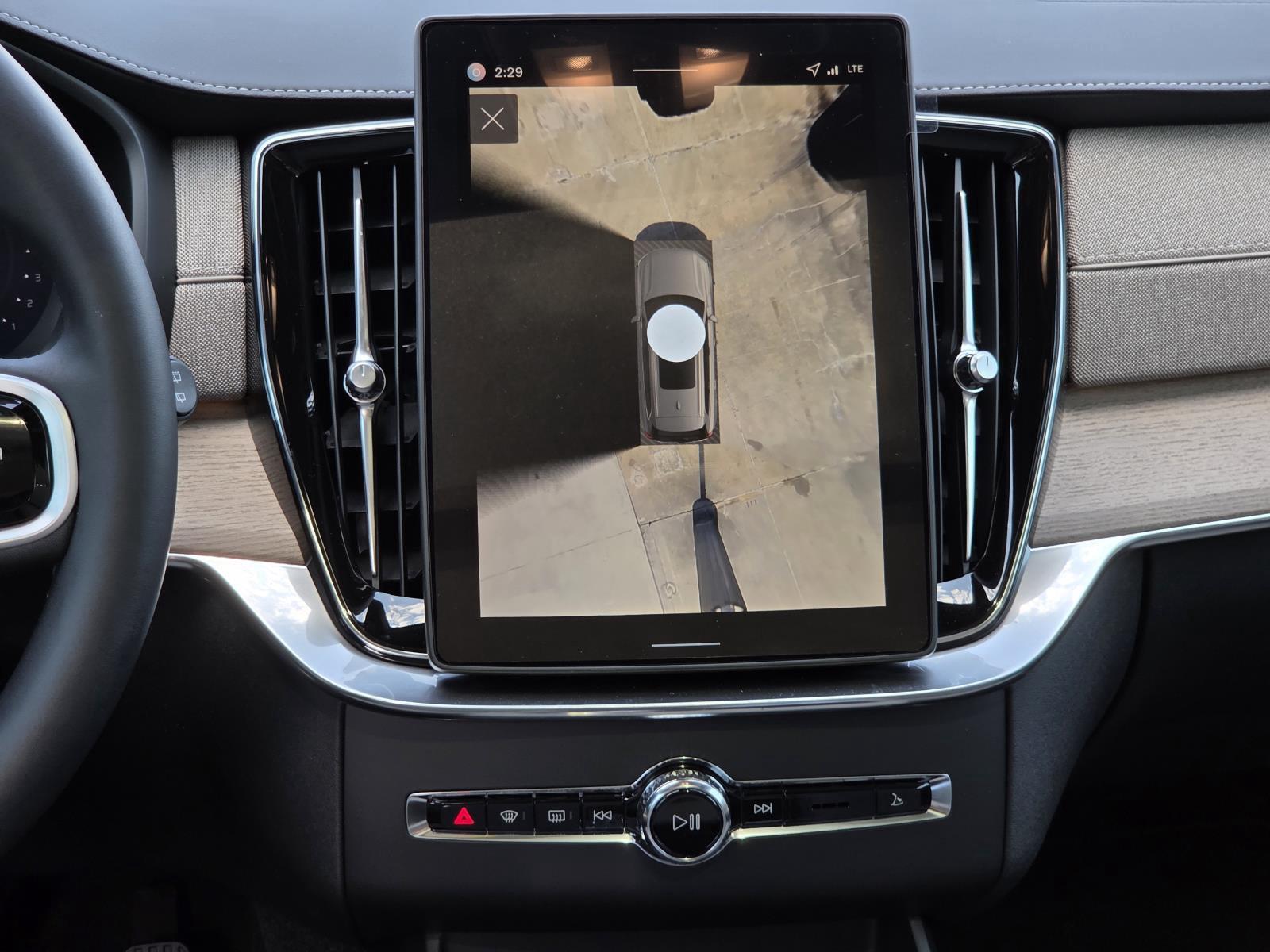 2026 Volvo XC90 Plus - Photo 16