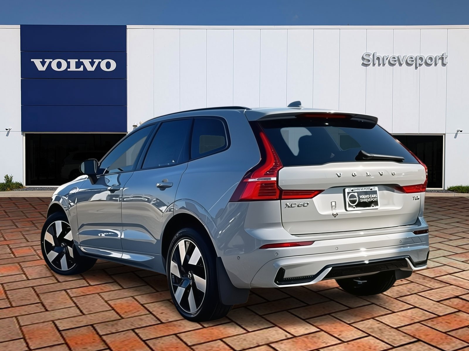 2025 Volvo XC60 Hybrid T8 Plus photo 3