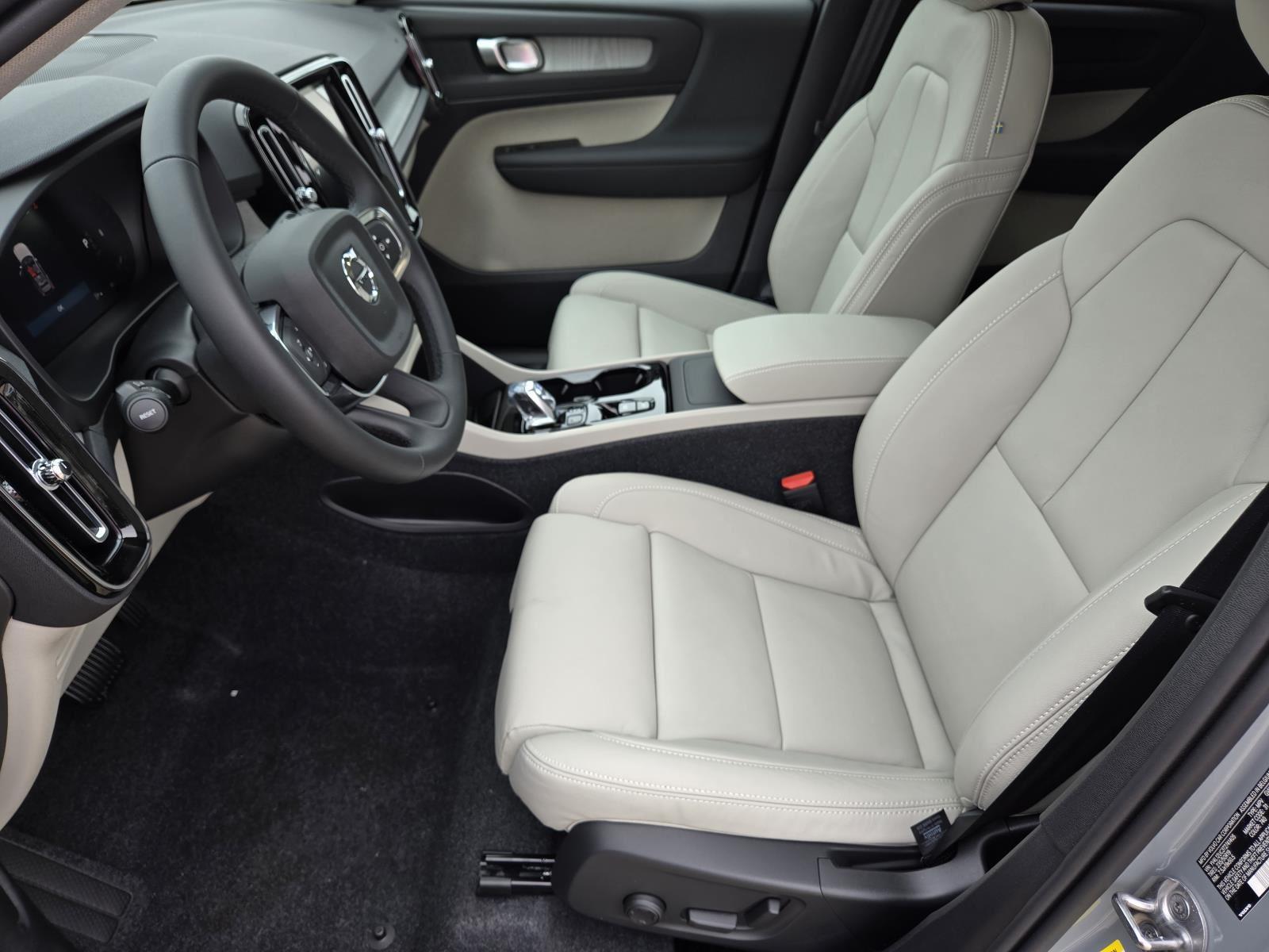 2026 Volvo XC40 Plus - Photo 21