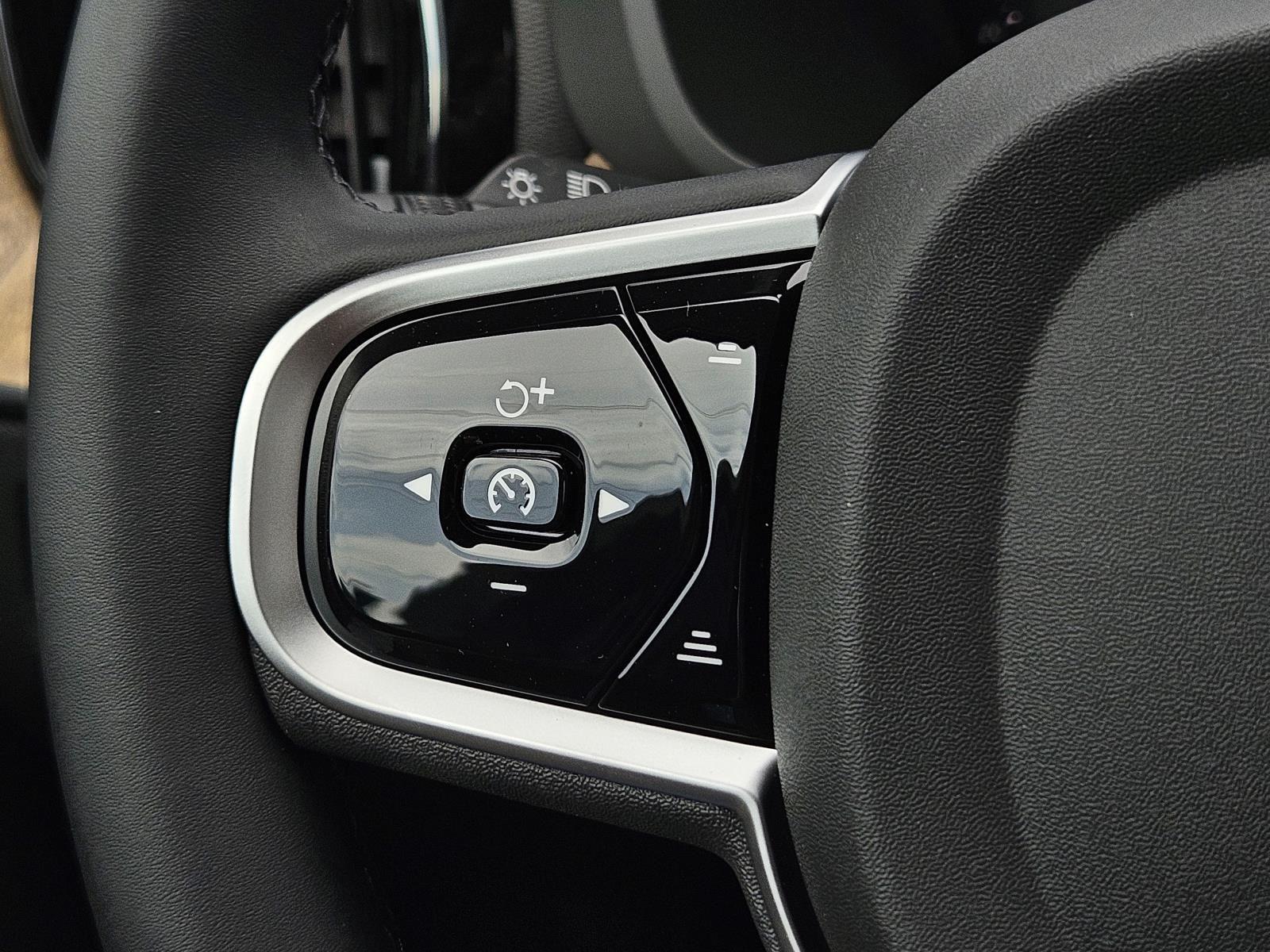 2026 Volvo XC60 Plus - Photo 15
