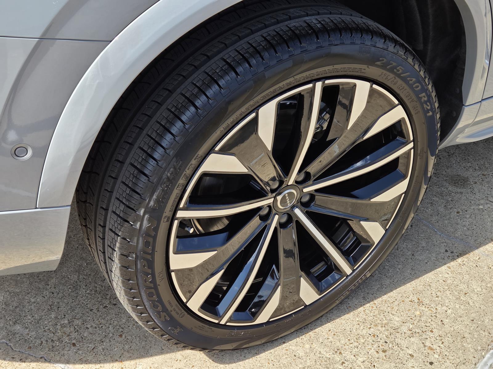 2026 Volvo XC90 Plus - Photo 13