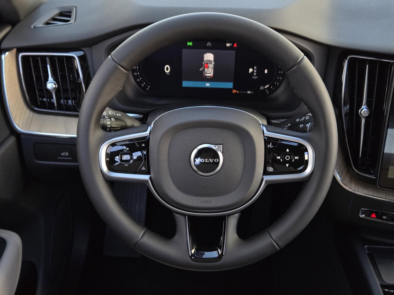 2026 Volvo XC60 Plus - Photo 33