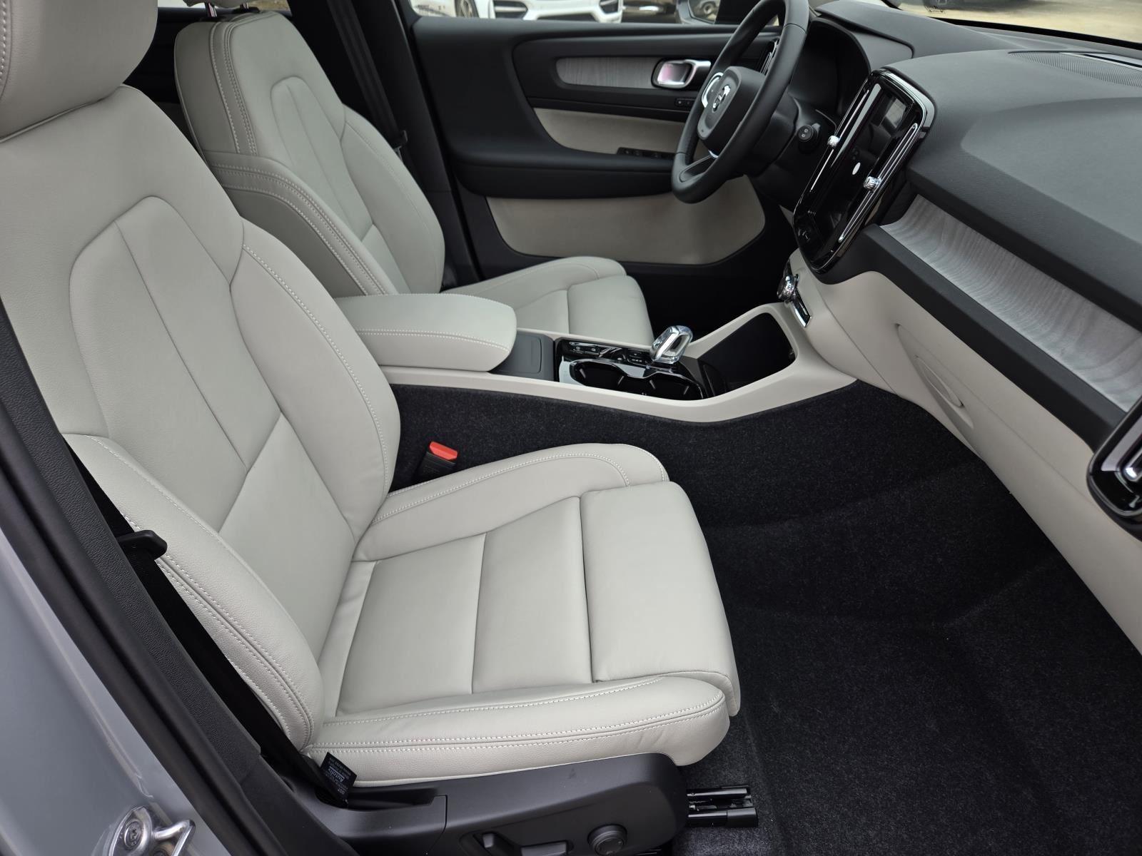 2026 Volvo XC40 Plus - Photo 29