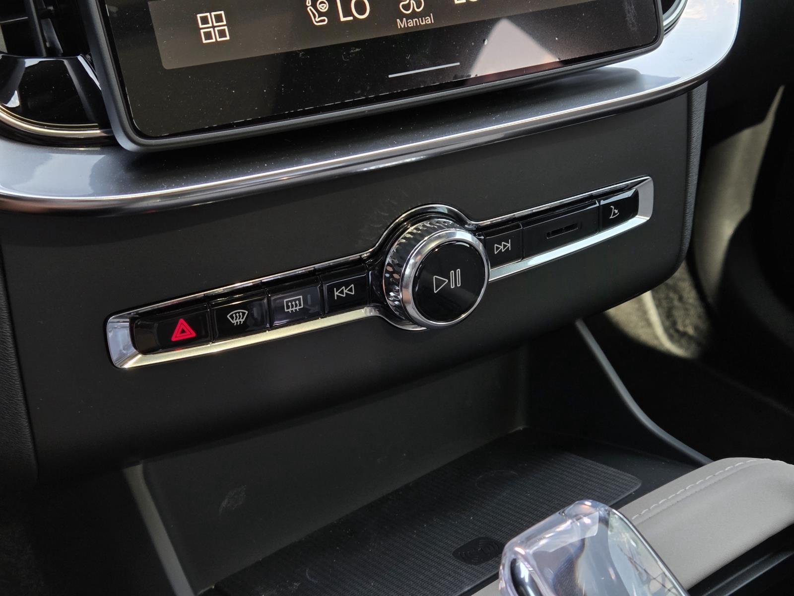 2026 Volvo XC90 Plus - Photo 28