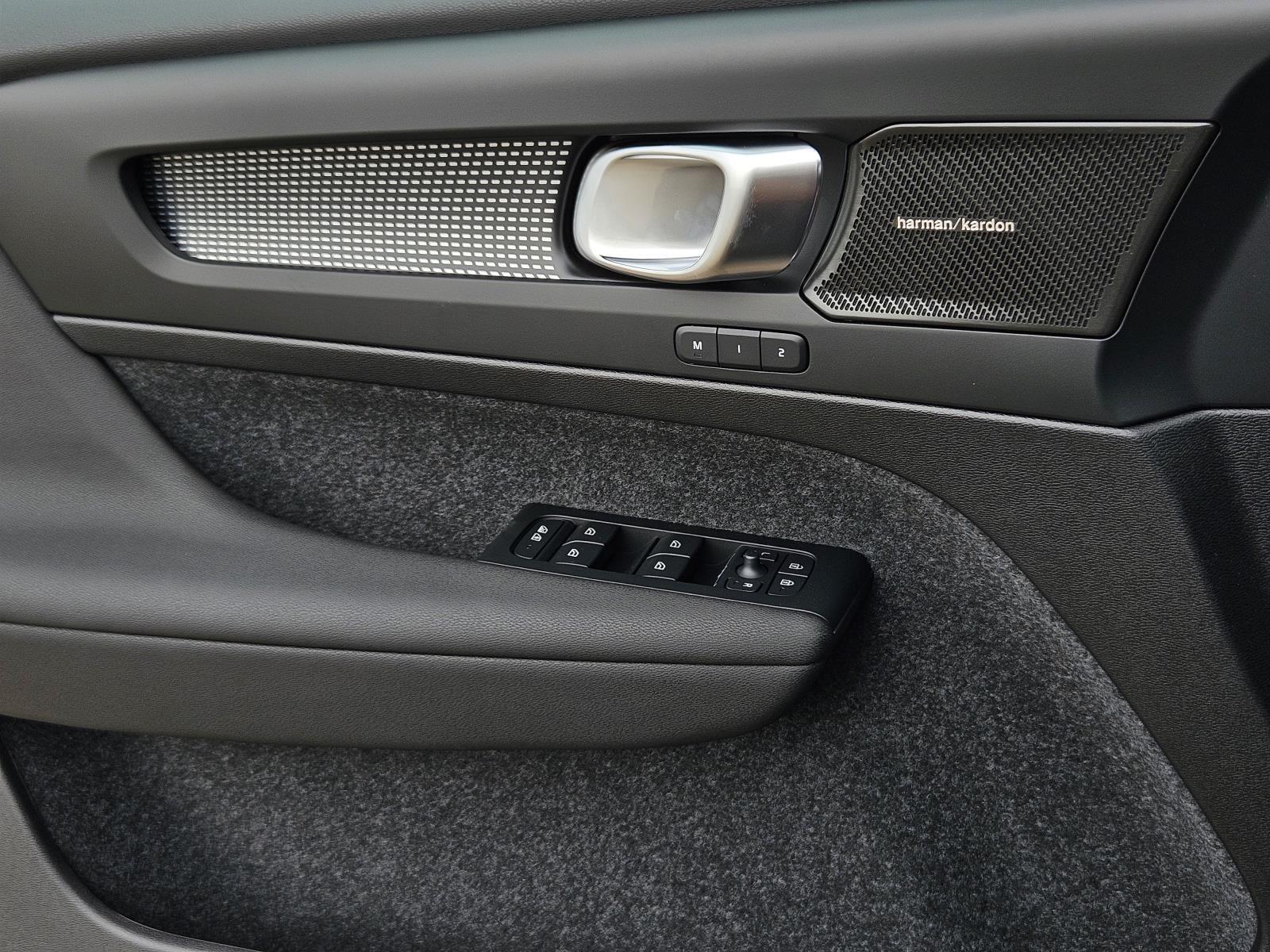 2026 Volvo XC40 Ultra Black Edition - Photo 21