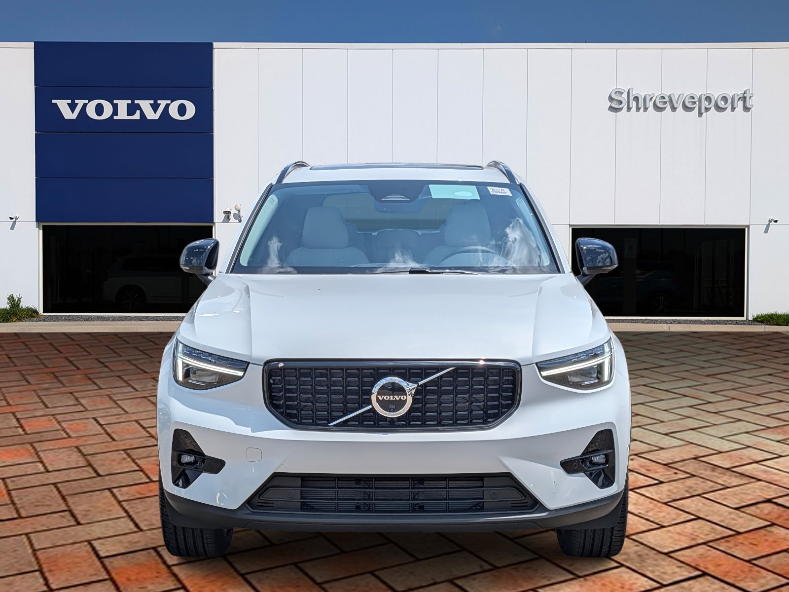 2026 Volvo XC40 AWD Plus photo 2