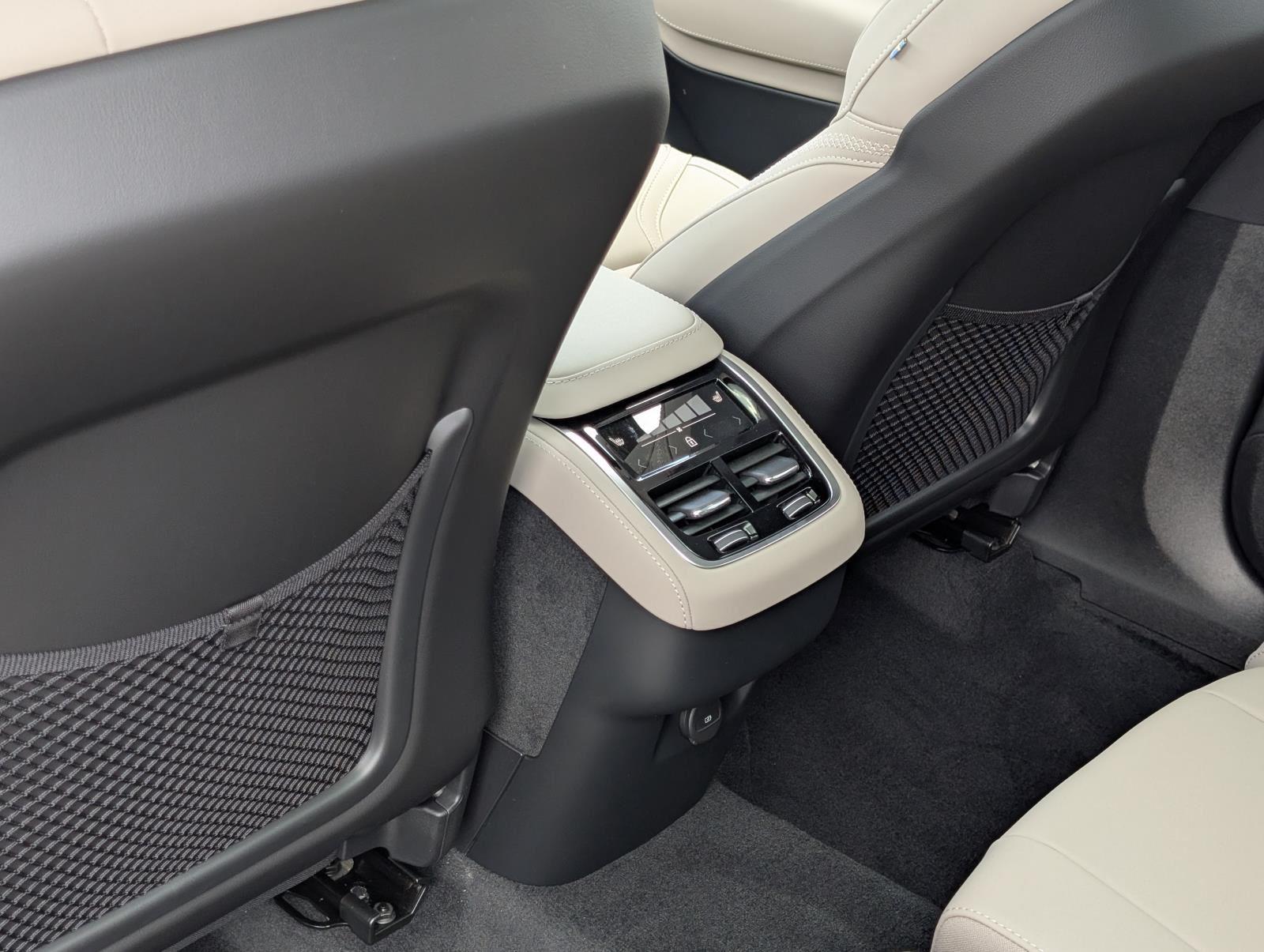 2026 Volvo XC90 Plus - Photo 25