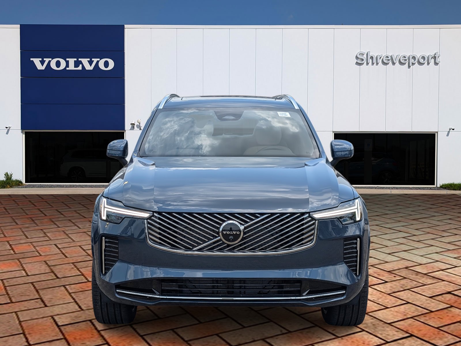2026 Volvo XC90 B5 AWD Plus photo 2