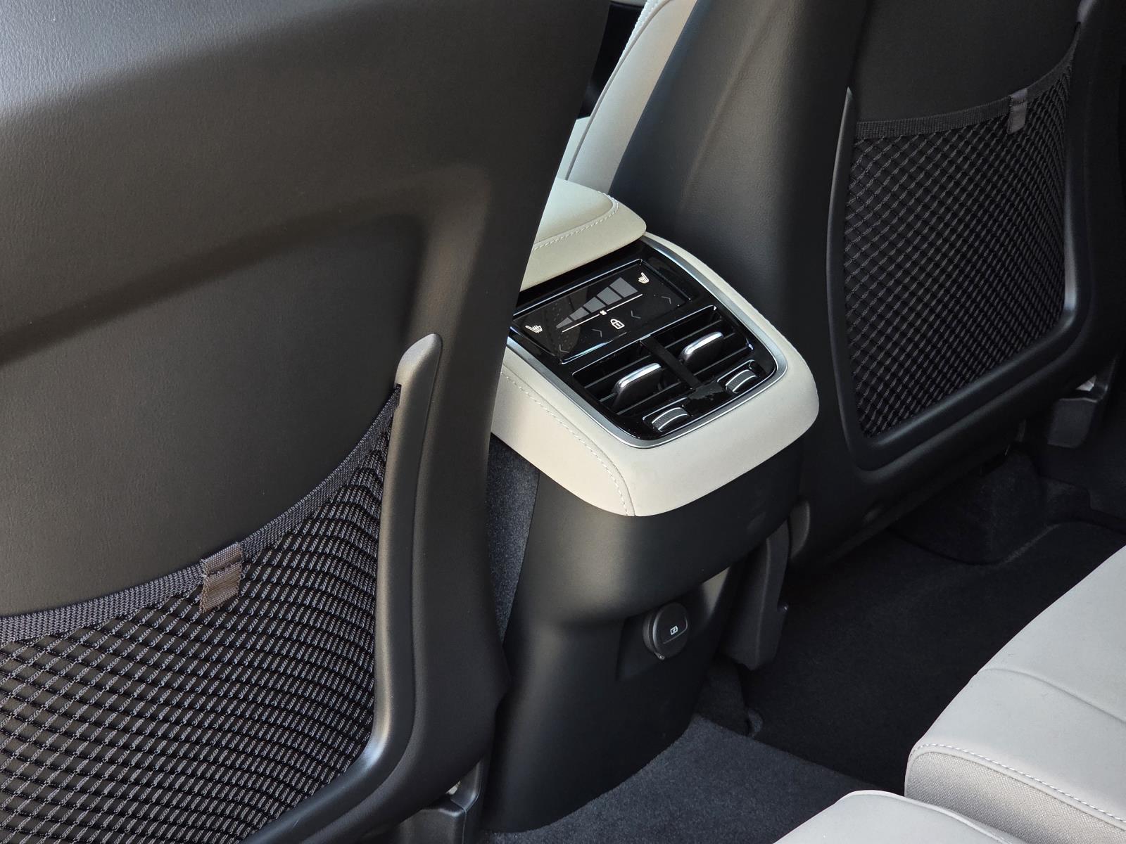 2026 Volvo XC90 Plus - Photo 39