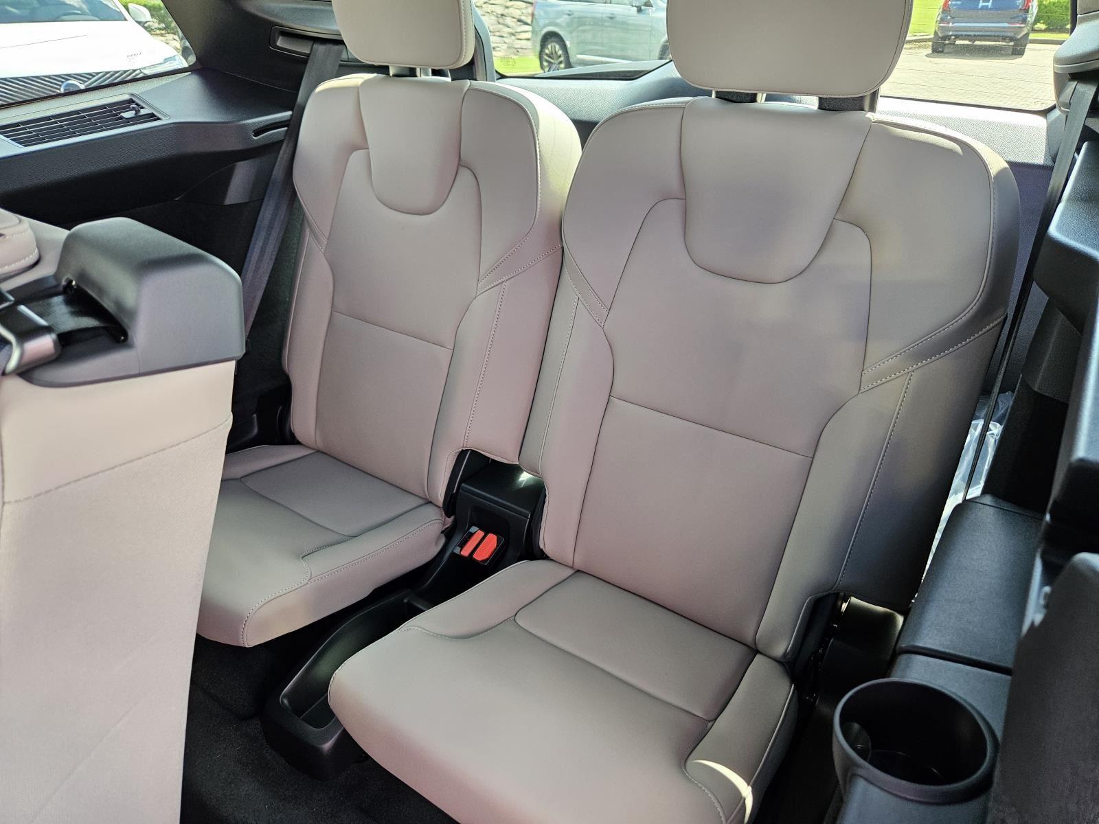 2026 Volvo XC90 Plus - Photo 32