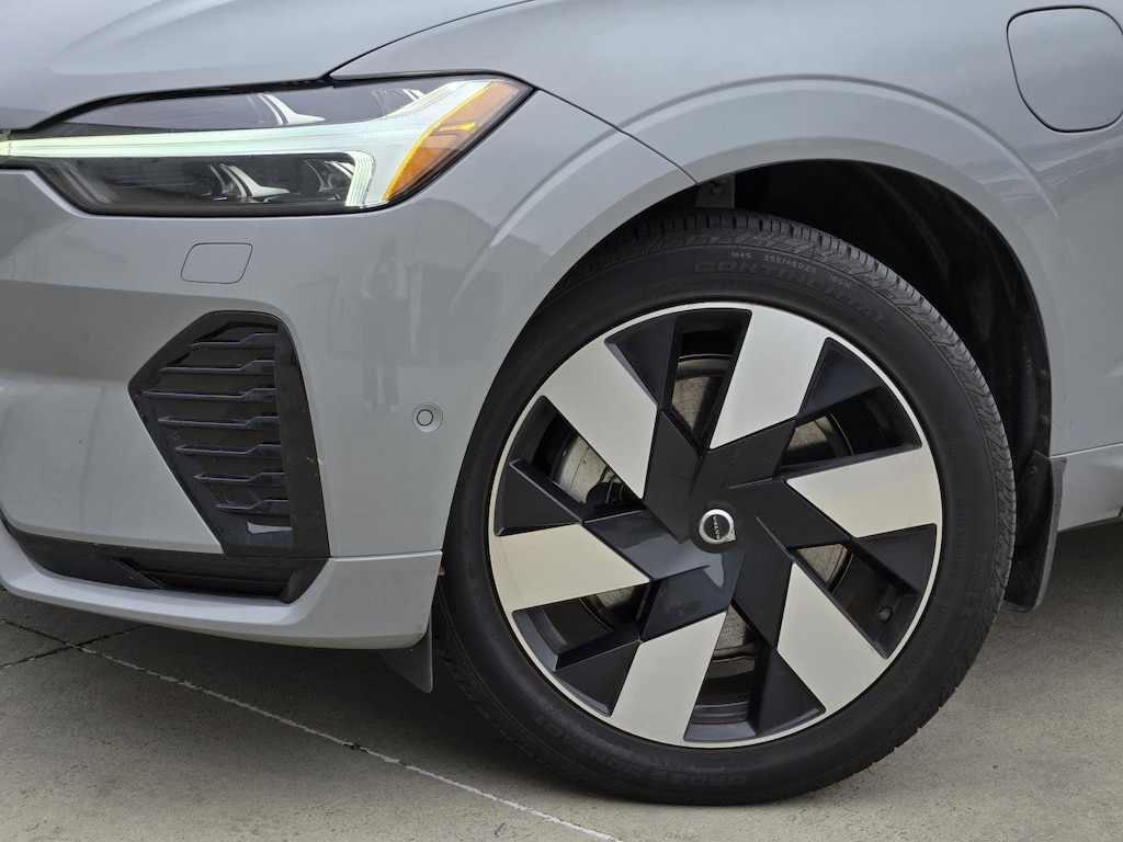 New 2025 Volvo XC60 plug-in hybrid T8 Plus SUV