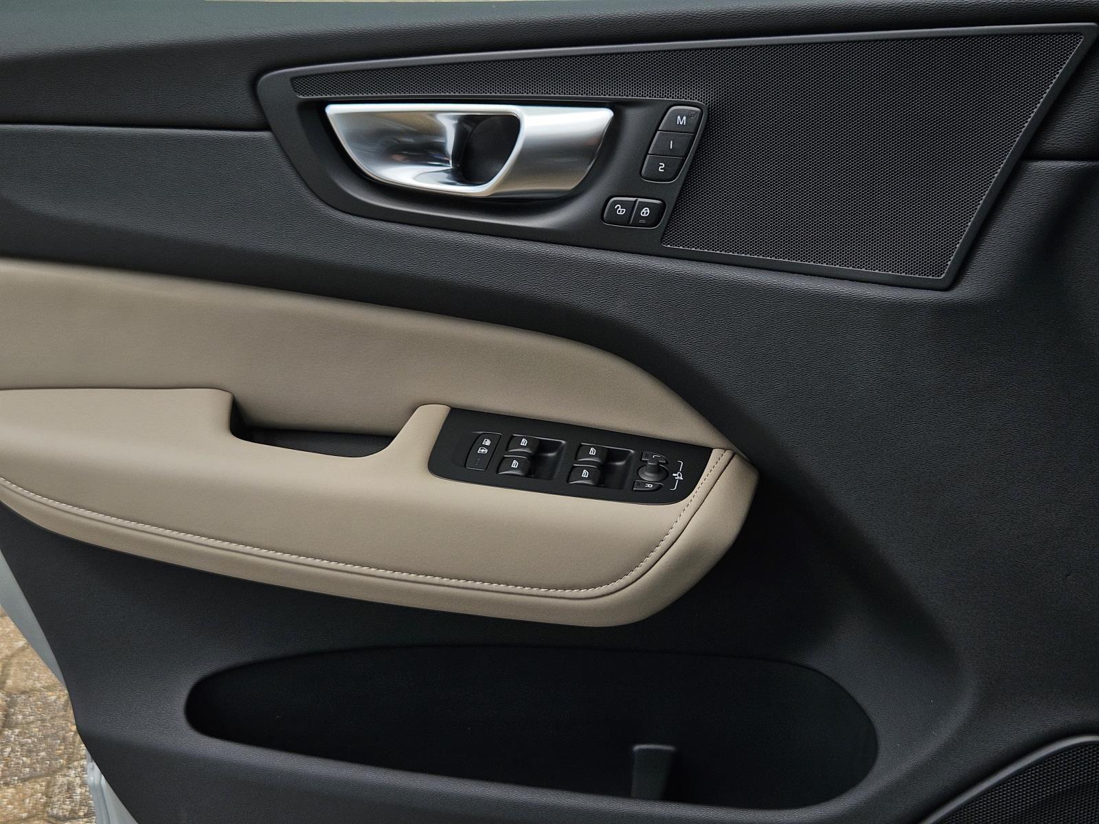 2026 Volvo XC60 Plus - Photo 21
