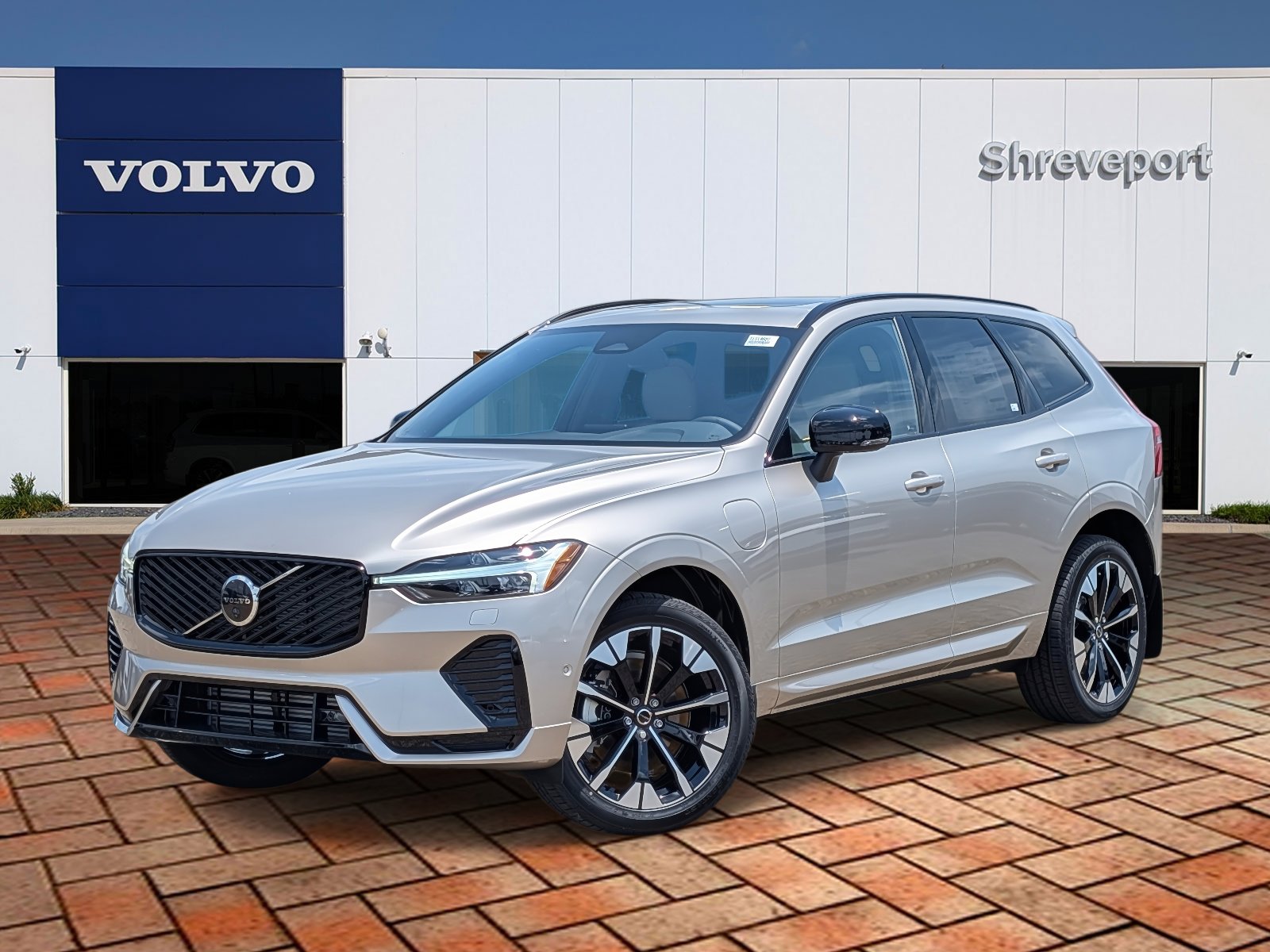 2026 Volvo XC60 Plus's photo