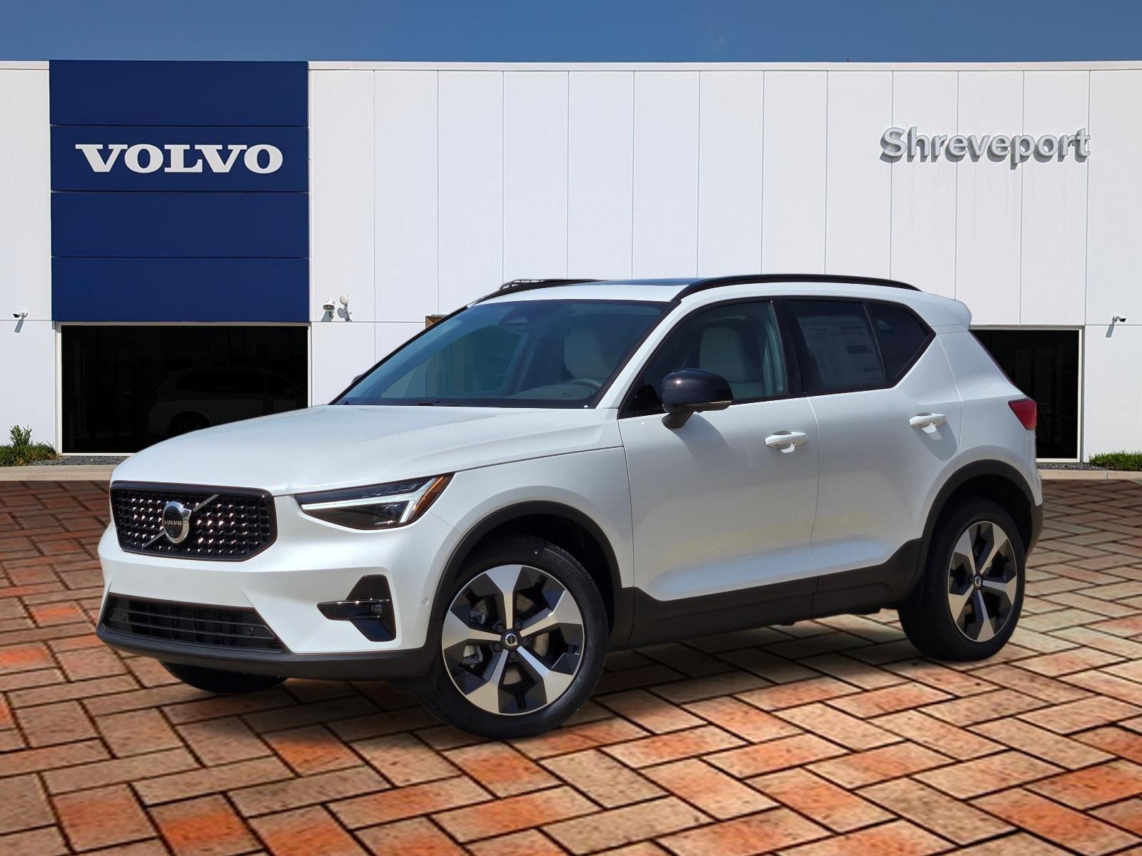 2026 Volvo XC40 B5 Plus Dark AWD's photo