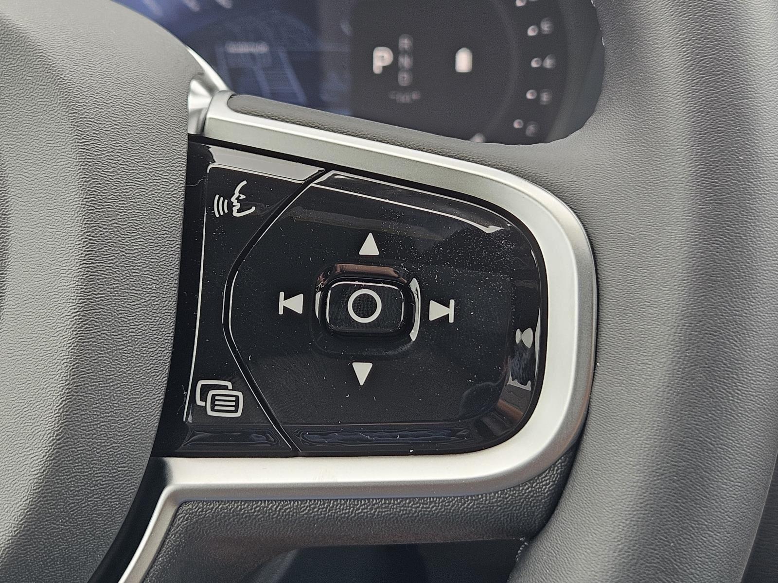 2026 Volvo XC60 Plus - Photo 16