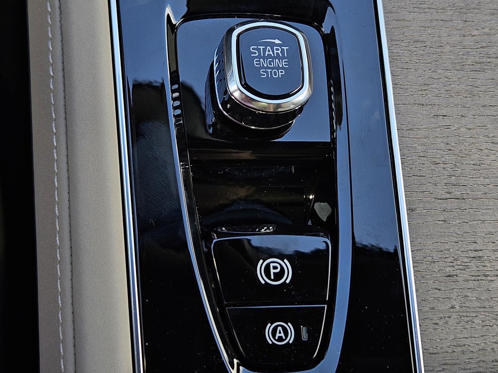 2026 Volvo XC90 Plus - Photo 22