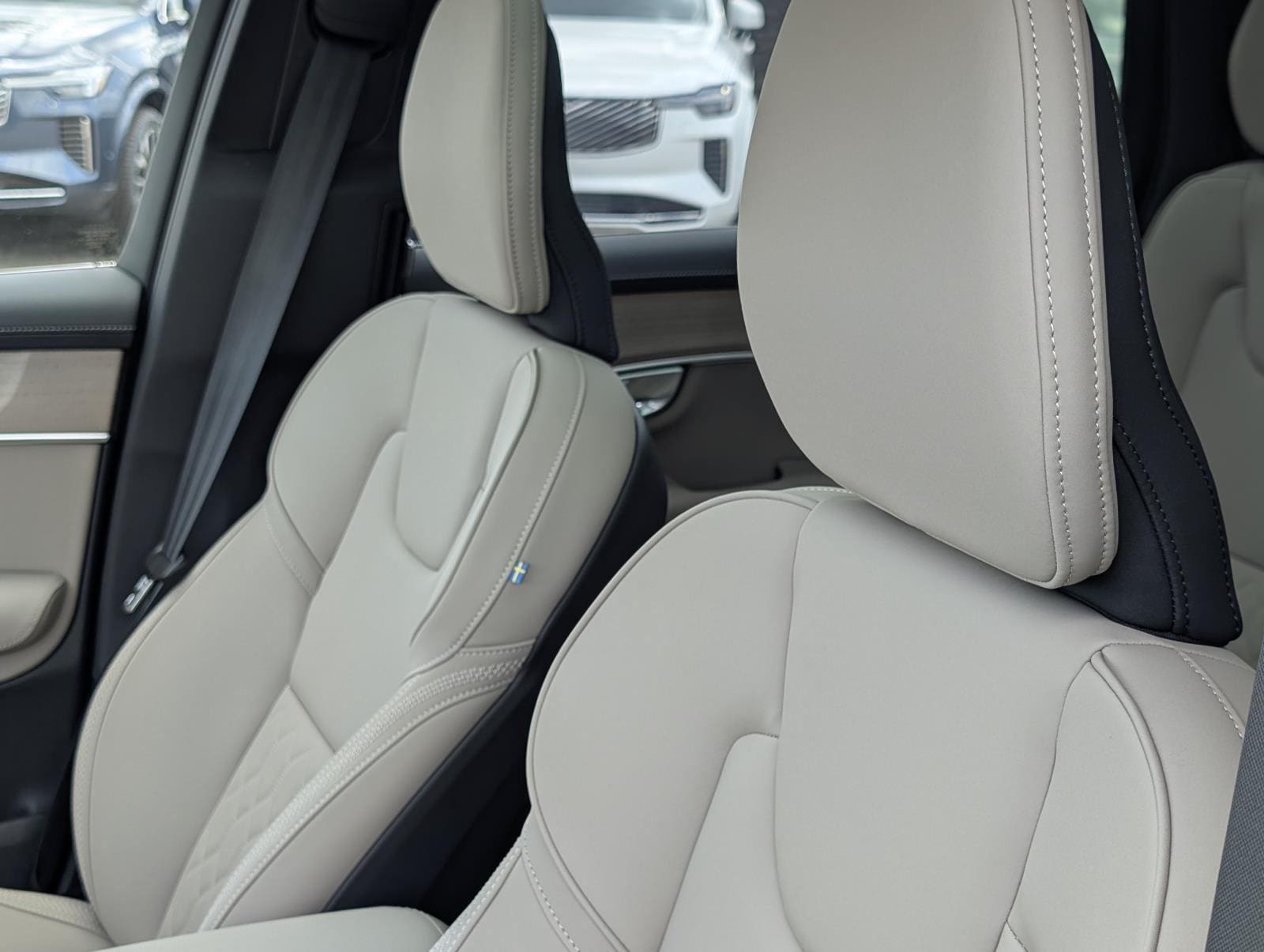 2026 Volvo XC90 Plus - Photo 22