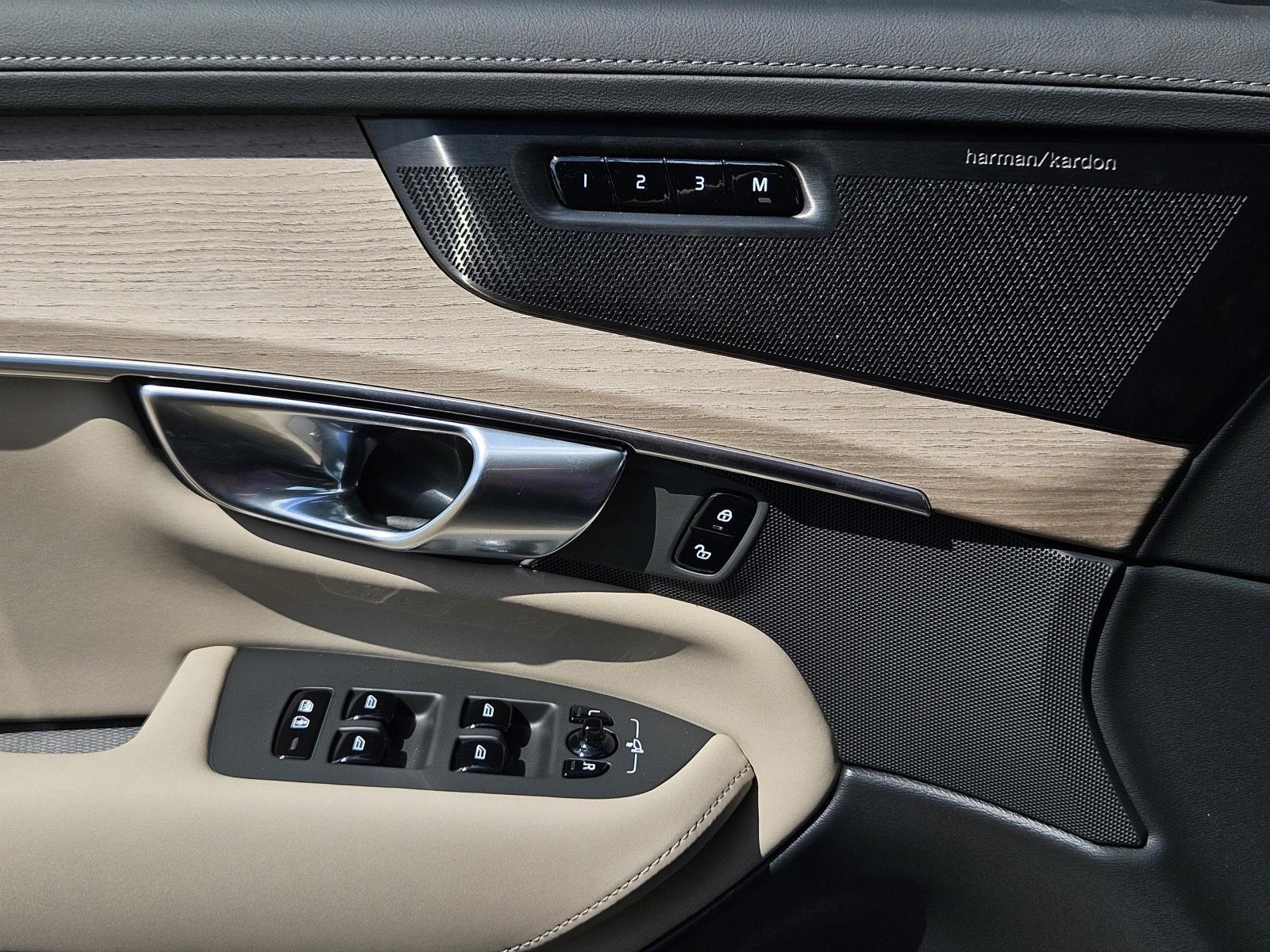 2026 Volvo XC90 Plus - Photo 24