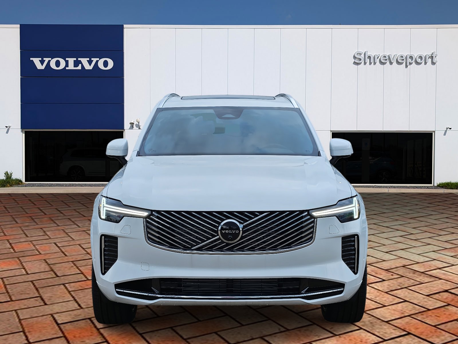 2025 Volvo XC90 T8 AWD Plus photo 2