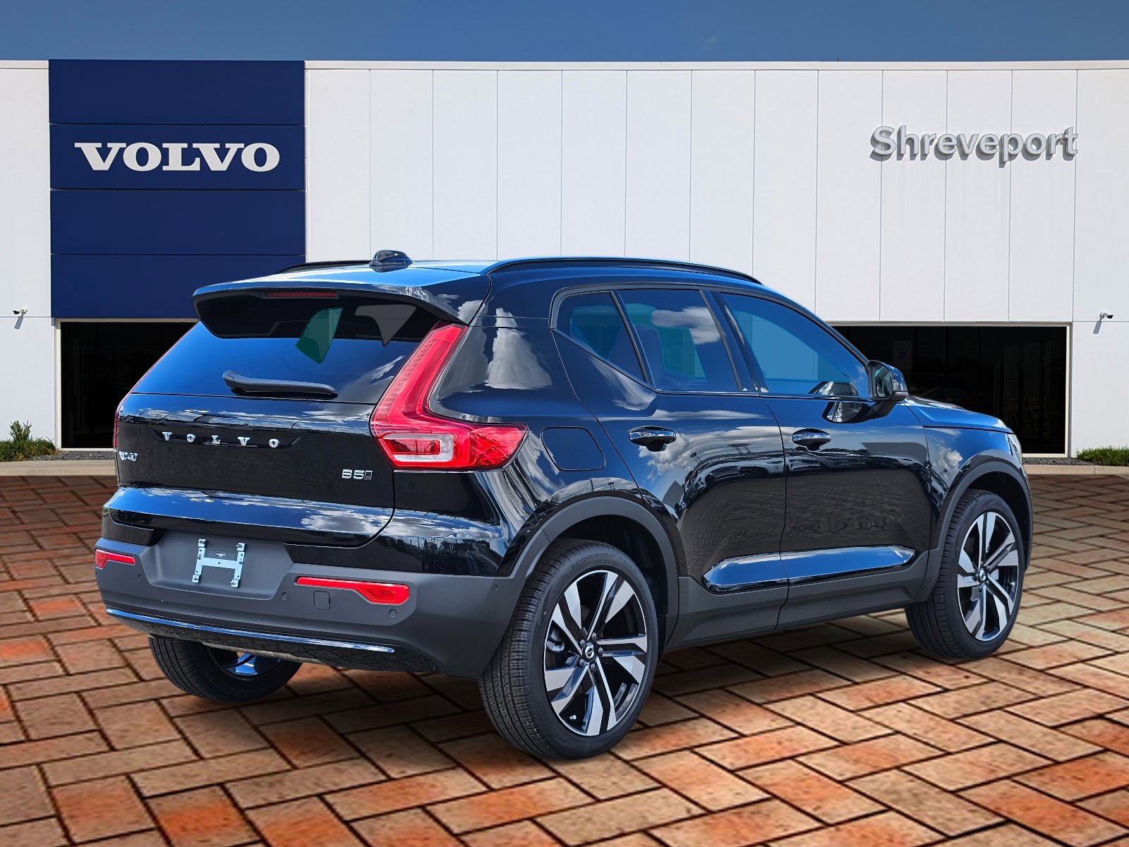 2025 Volvo XC40 AWD photo 3