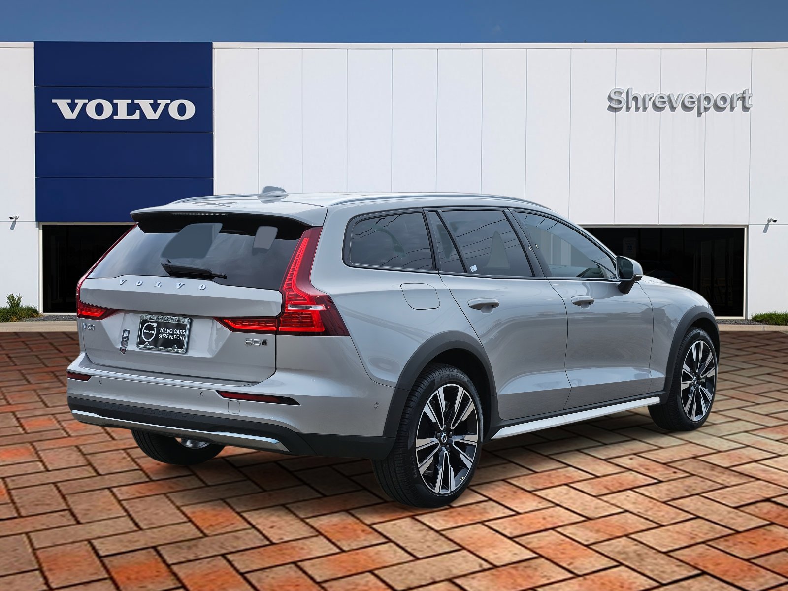 2025 Volvo V60 Cross Country B5 AWD photo 4