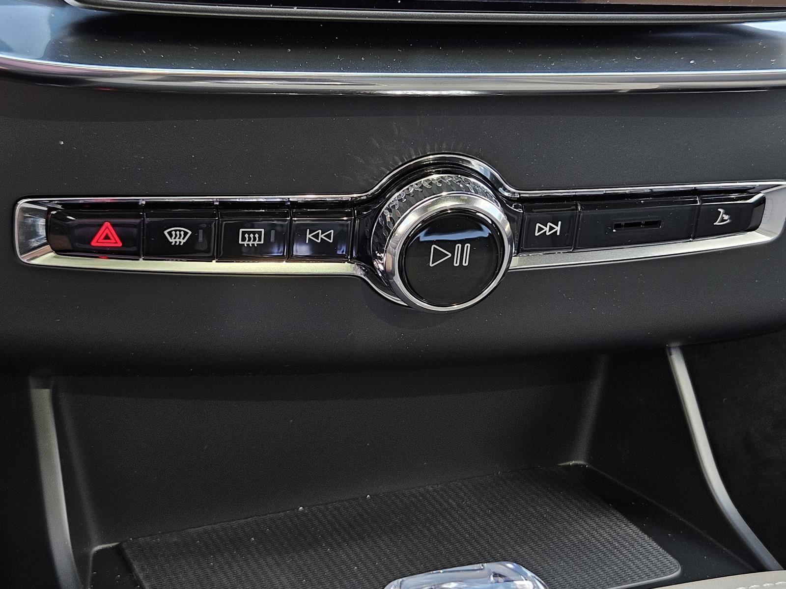 2026 Volvo XC90 Plus - Photo 20