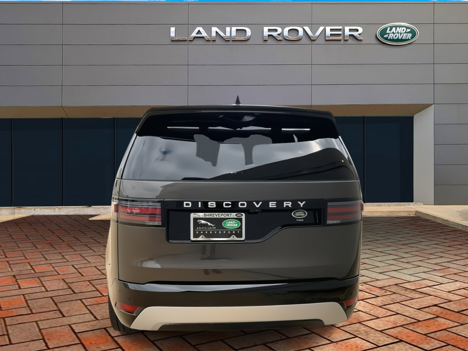 2023 Land Rover Discovery Metropolitan Edition photo 3