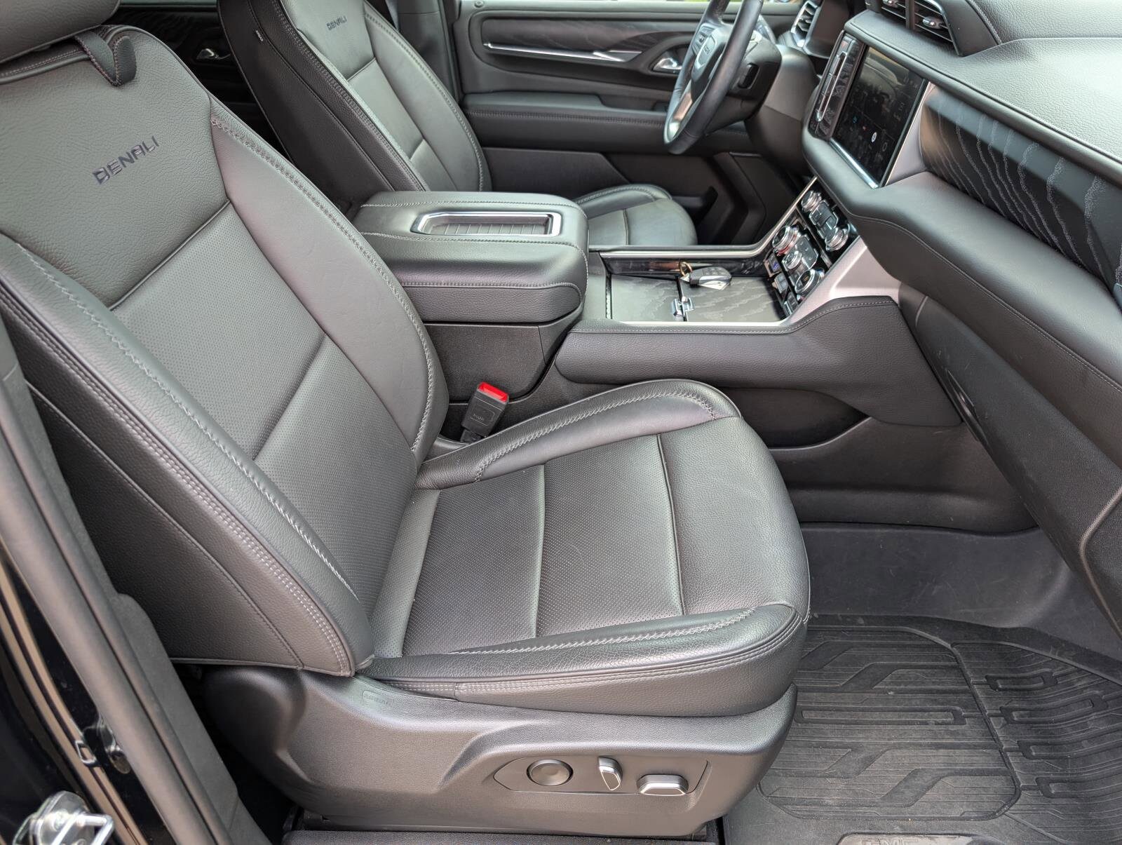 2023 Gmc Yukon XL Denali photo 2