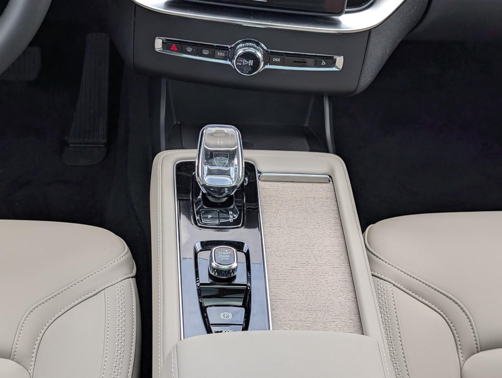 2026 Volvo XC90 Plus - Photo 30