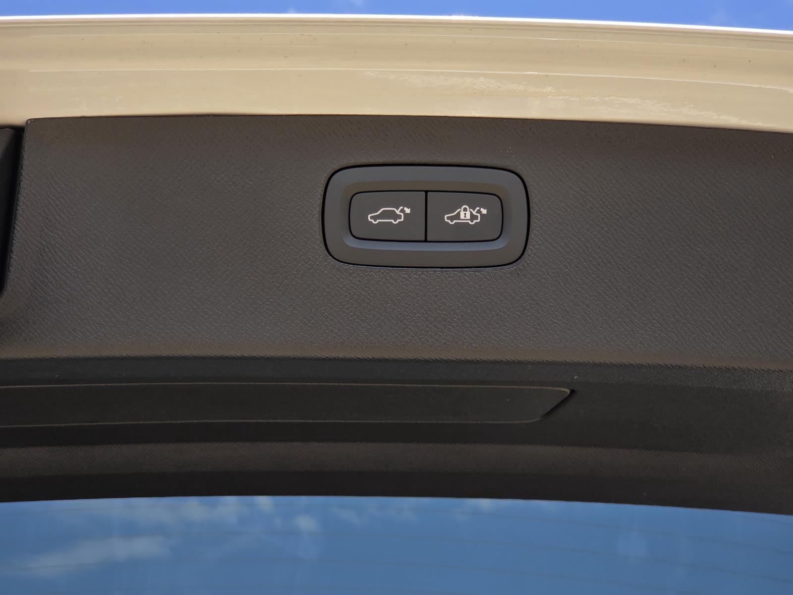2026 Volvo XC90 Ultra - Photo 12