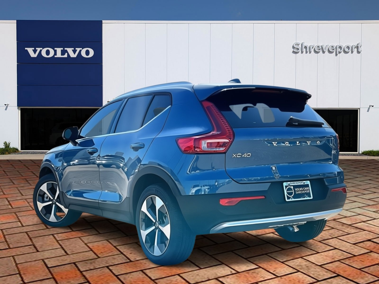 2024 Volvo XC40 Plus AWD photo 3