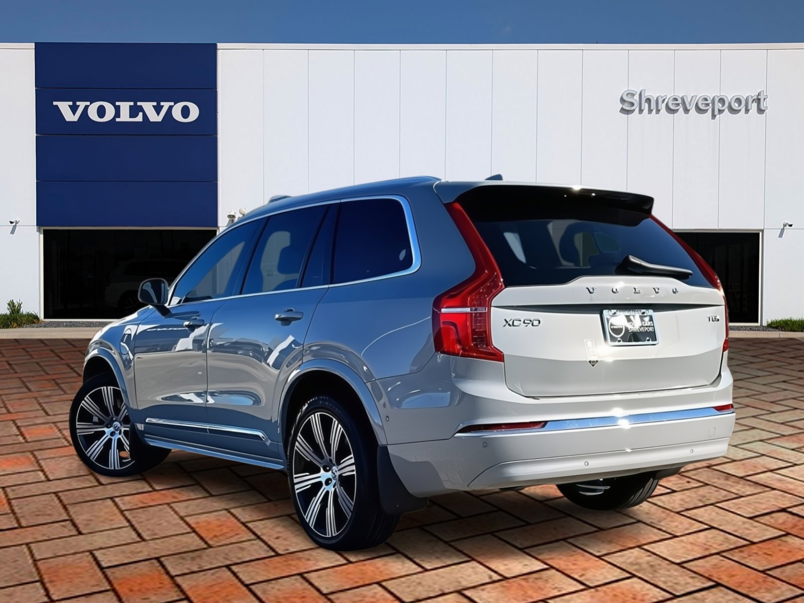 2025 Volvo XC90 T8 AWD photo 3