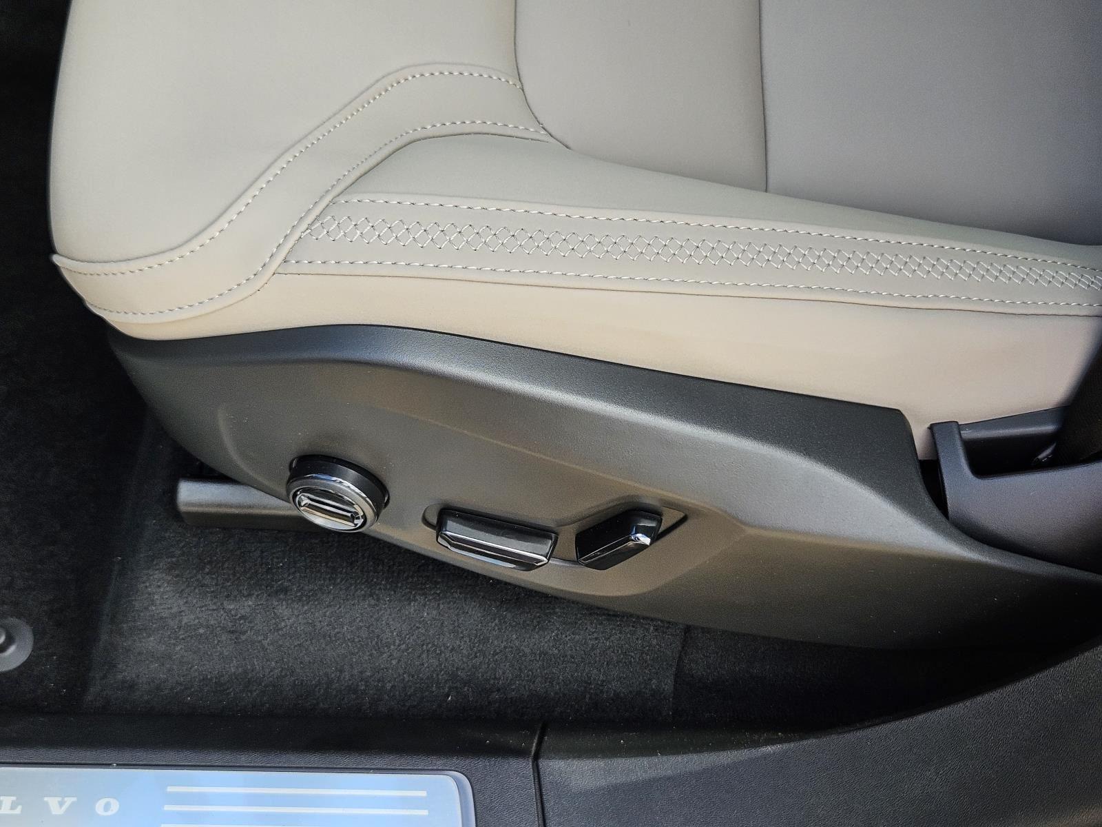 2026 Volvo XC90 Plus - Photo 27