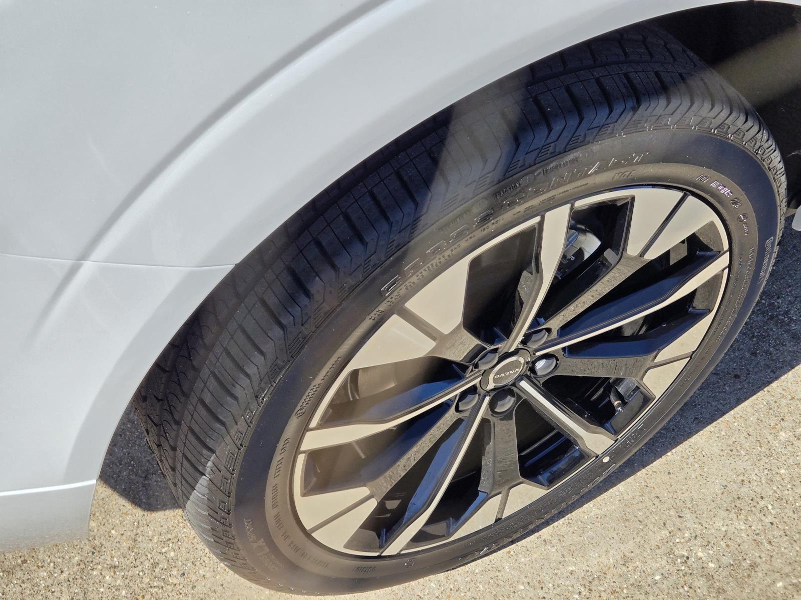 2026 Volvo XC60 Plus - Photo 10