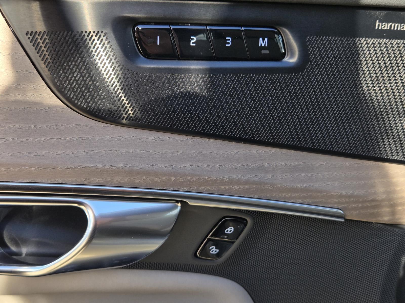 2026 Volvo XC90 Plus - Photo 24