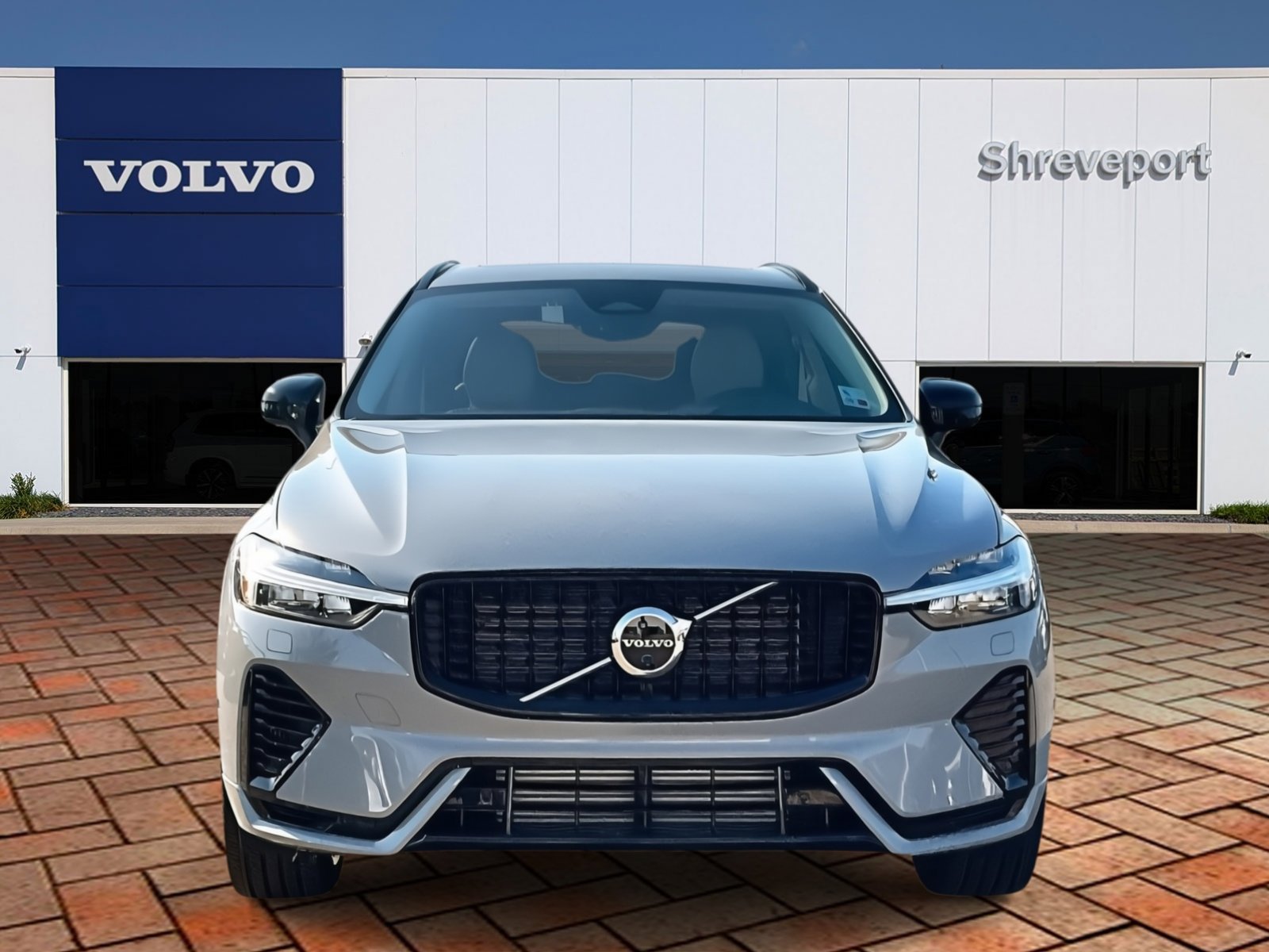 2025 Volvo XC60 Hybrid T8 Plus photo 2