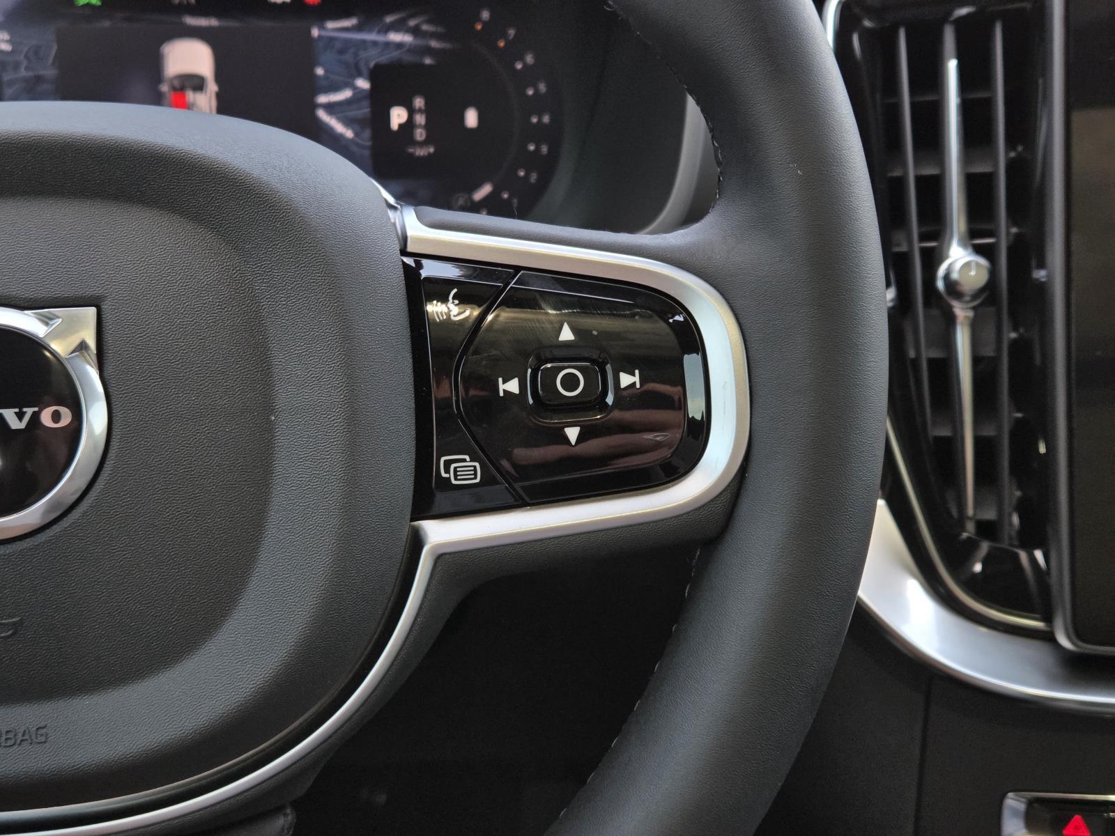 2026 Volvo XC90 Plus - Photo 21