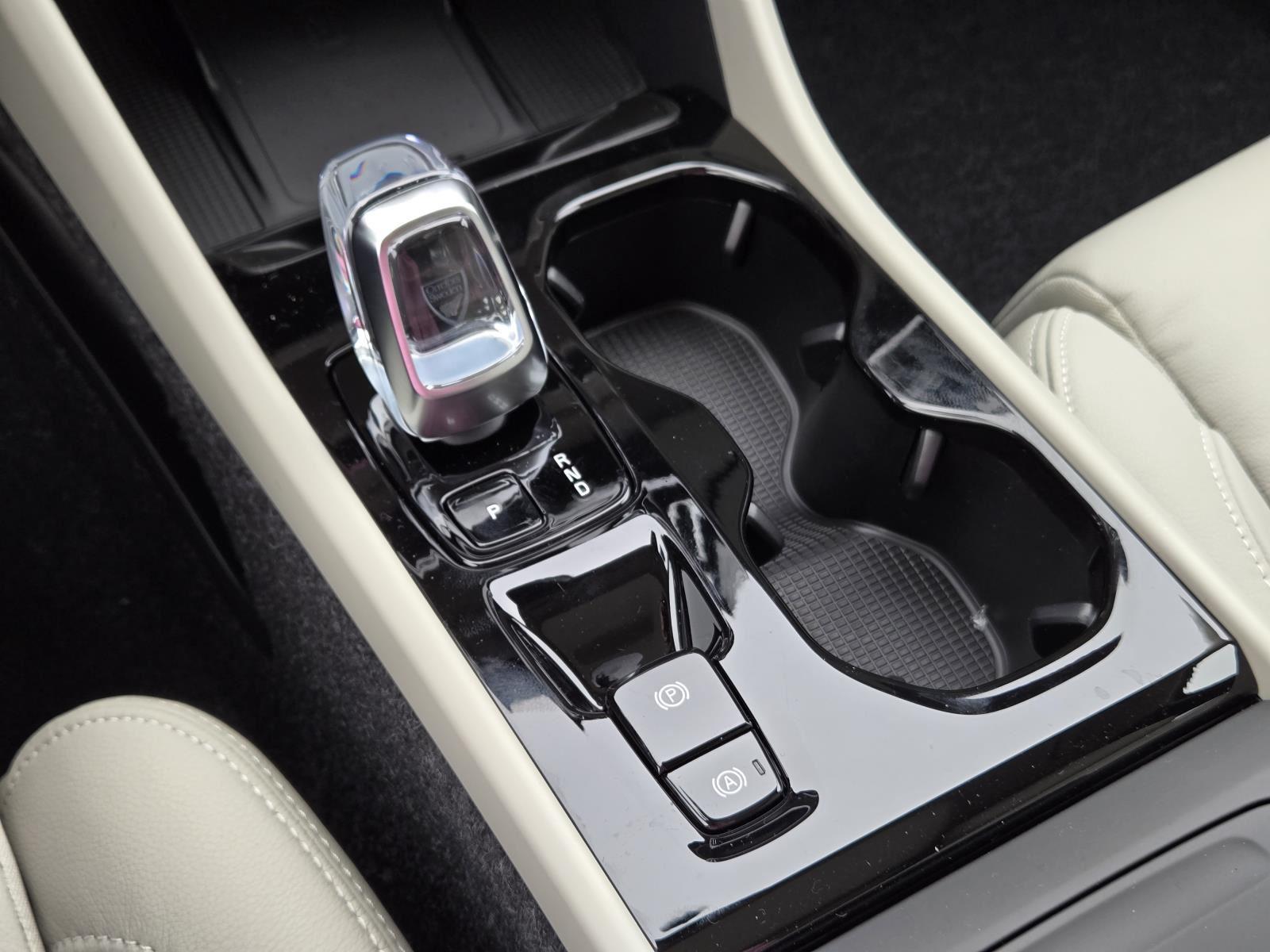 2026 Volvo XC40 Plus - Photo 19