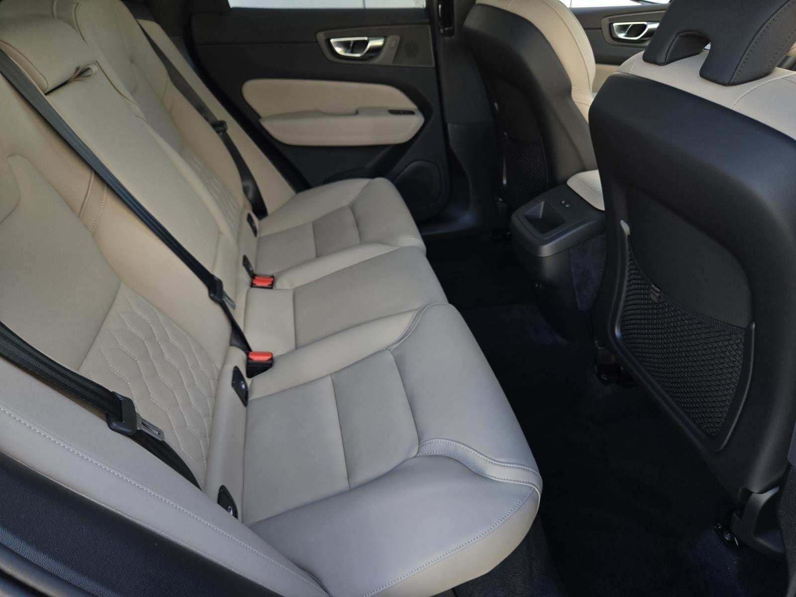 2026 Volvo XC60 Plus - Photo 35