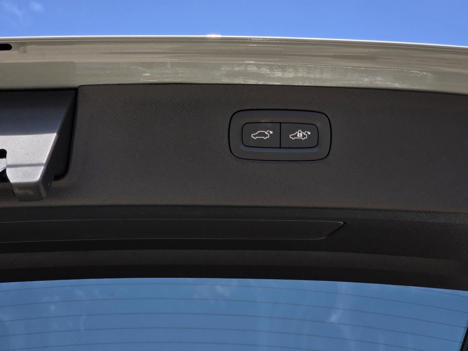 2026 Volvo XC90 Plus - Photo 11