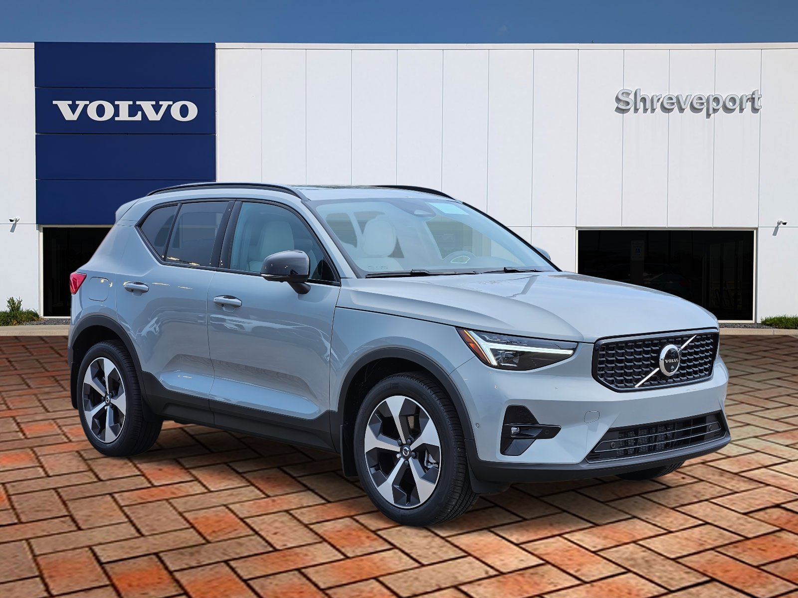 2026 Volvo XC40 AWD Plus photo 3