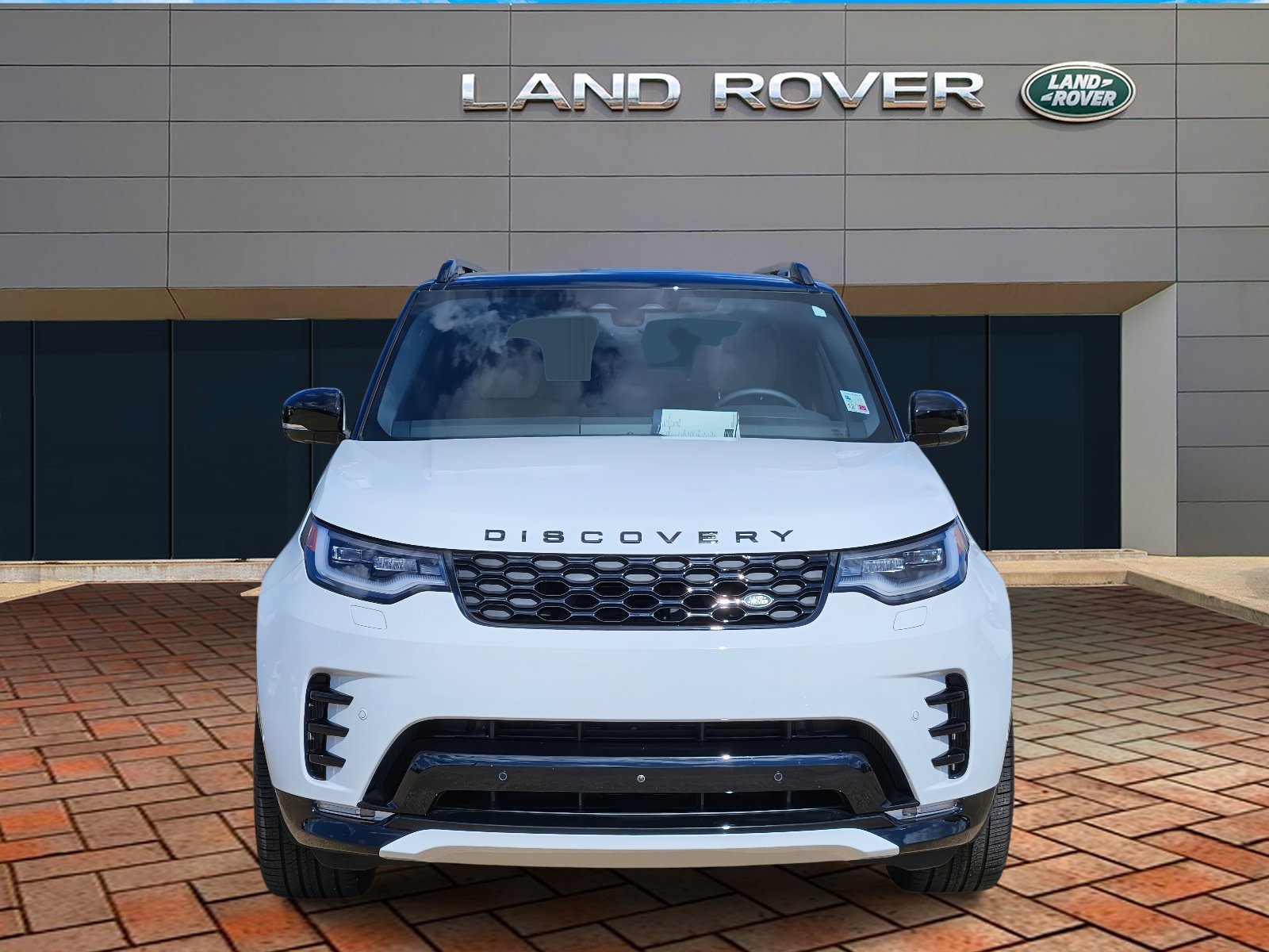 2025 Land Rover Discovery SE photo 2
