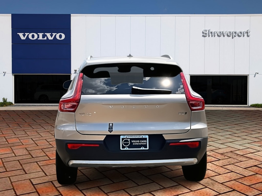 New 2024 Volvo XC40 Plus Bright Theme B5 AWD Plus Bright Theme