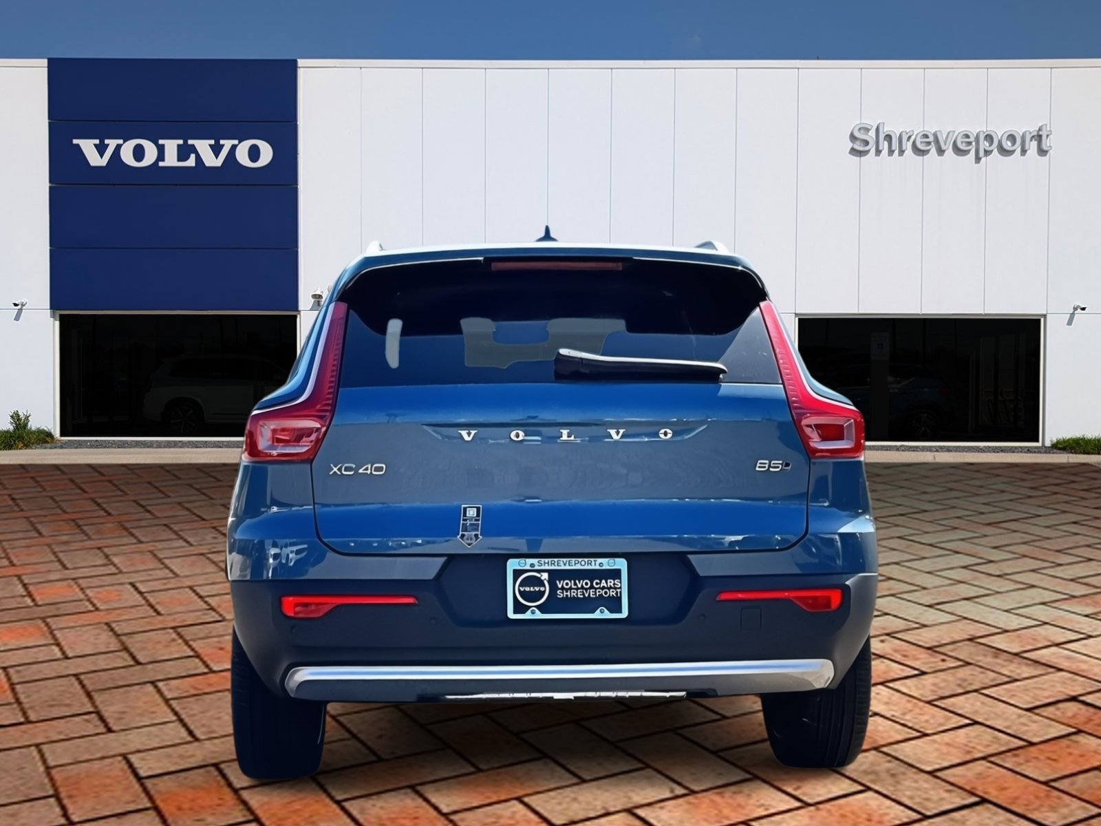 2024 Volvo XC40 Plus AWD photo 4