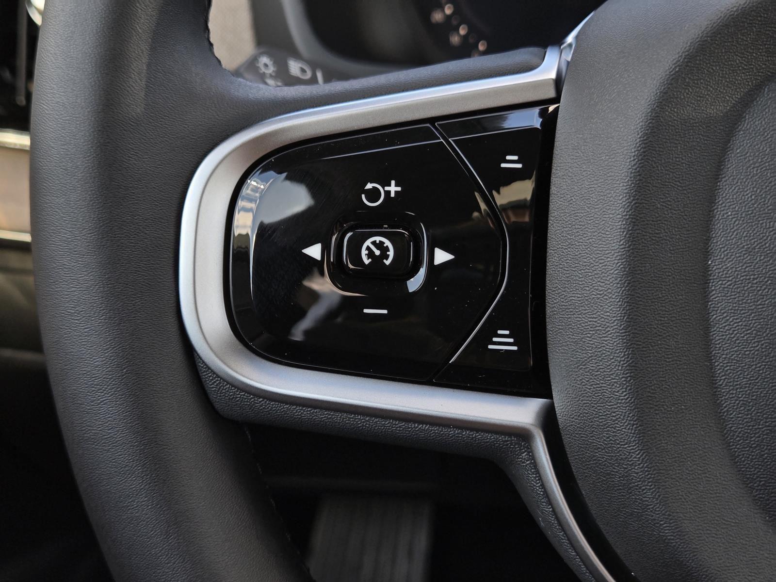 2026 Volvo XC90 Plus - Photo 15