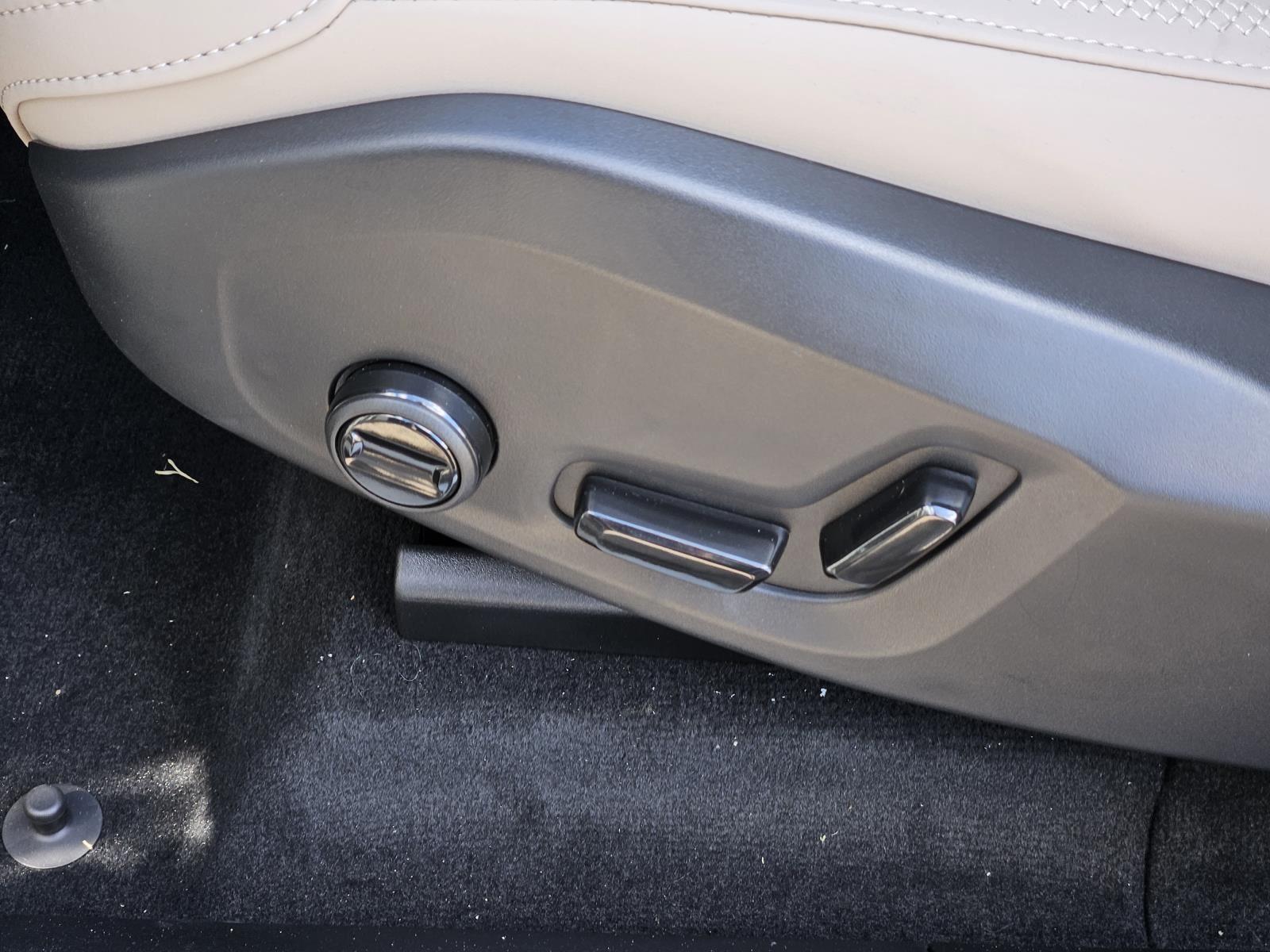 2026 Volvo XC60 Plus - Photo 28