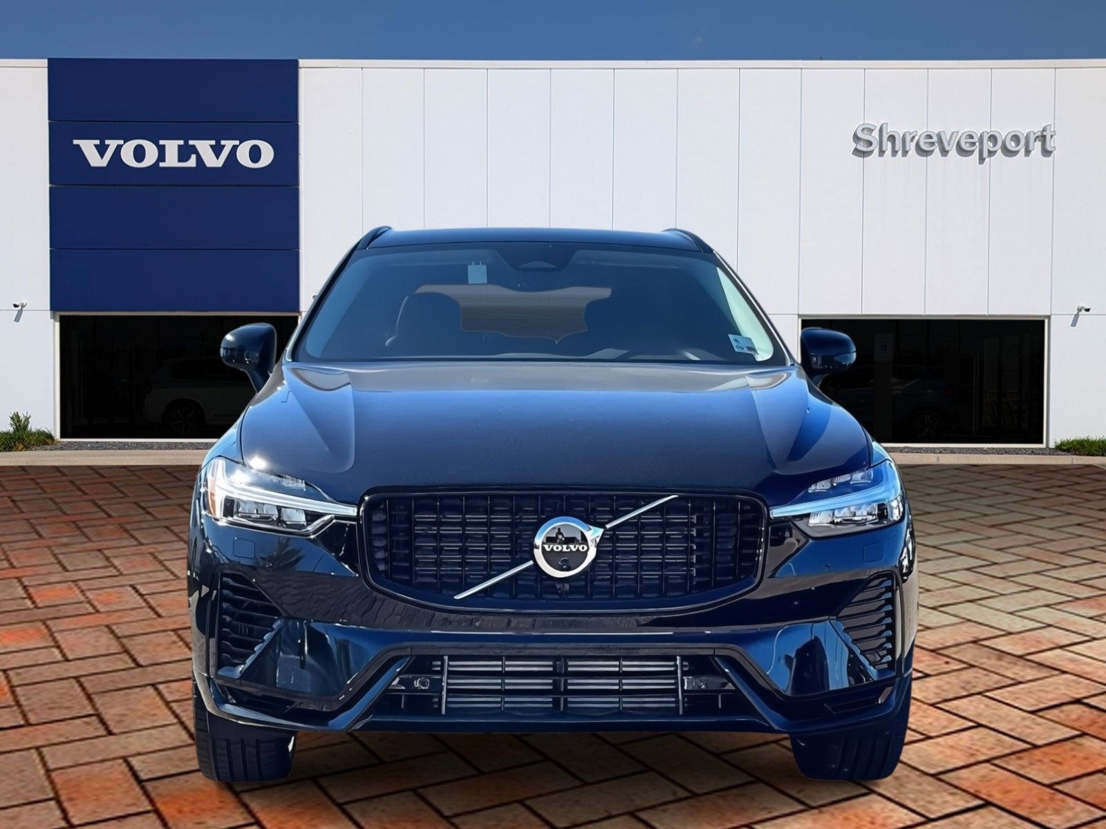 2025 Volvo XC60 Hybrid T8 Plus photo 2