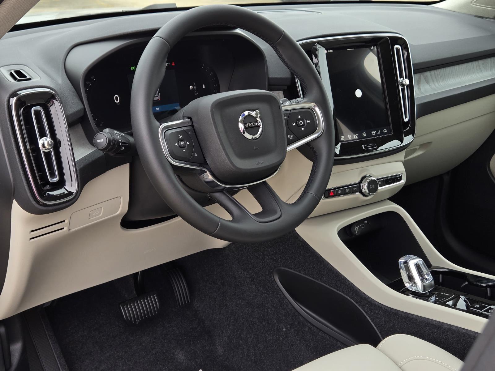 2026 Volvo XC40 Plus - Photo 23