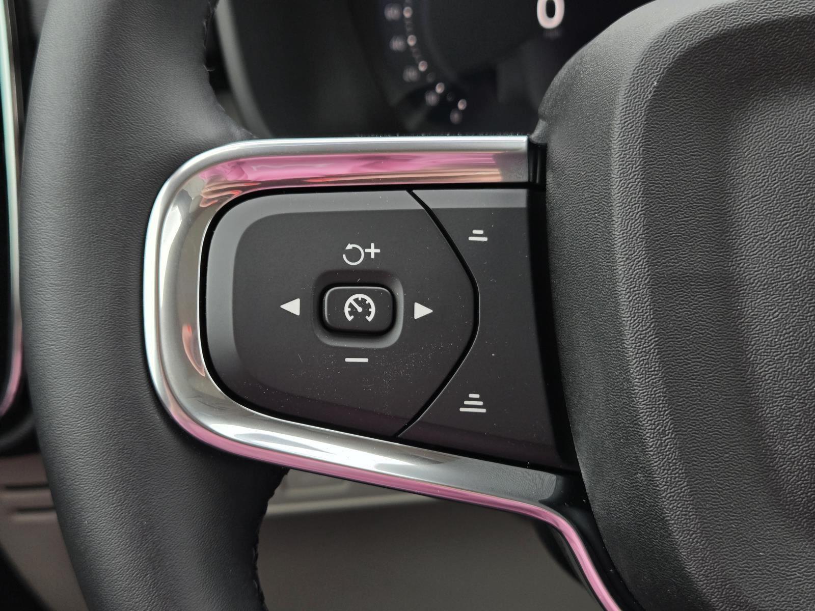 2026 Volvo XC40 Plus - Photo 13